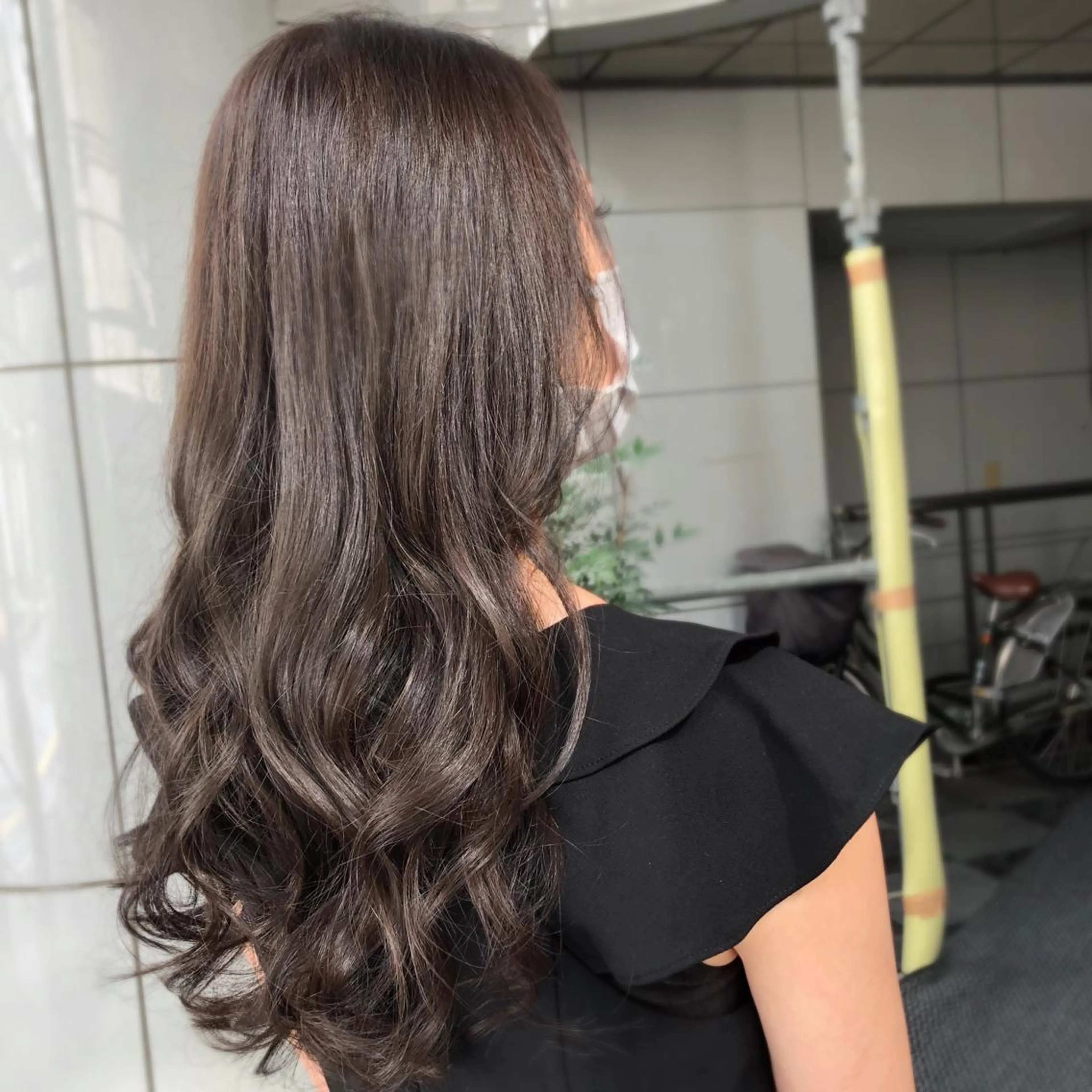 セミロング カラー ヘアカラー トリートメント 山崎 絵莉香のヘアスタイル