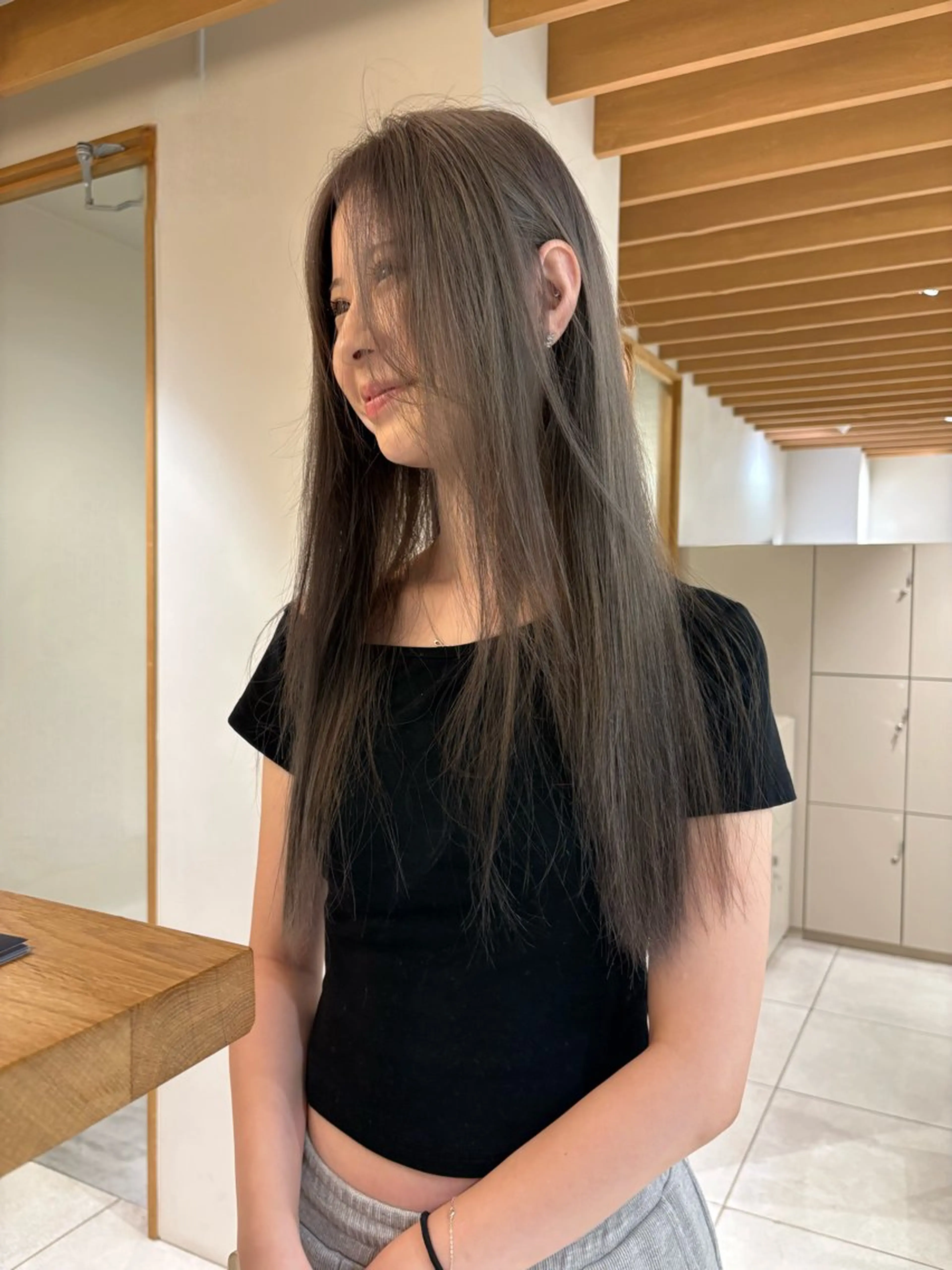 ロング カラー 黒髪 ブリーチ ブルーカラー ブラウンカラー ブルージュ 似合わせカットカラー りおなのヘアスタイル