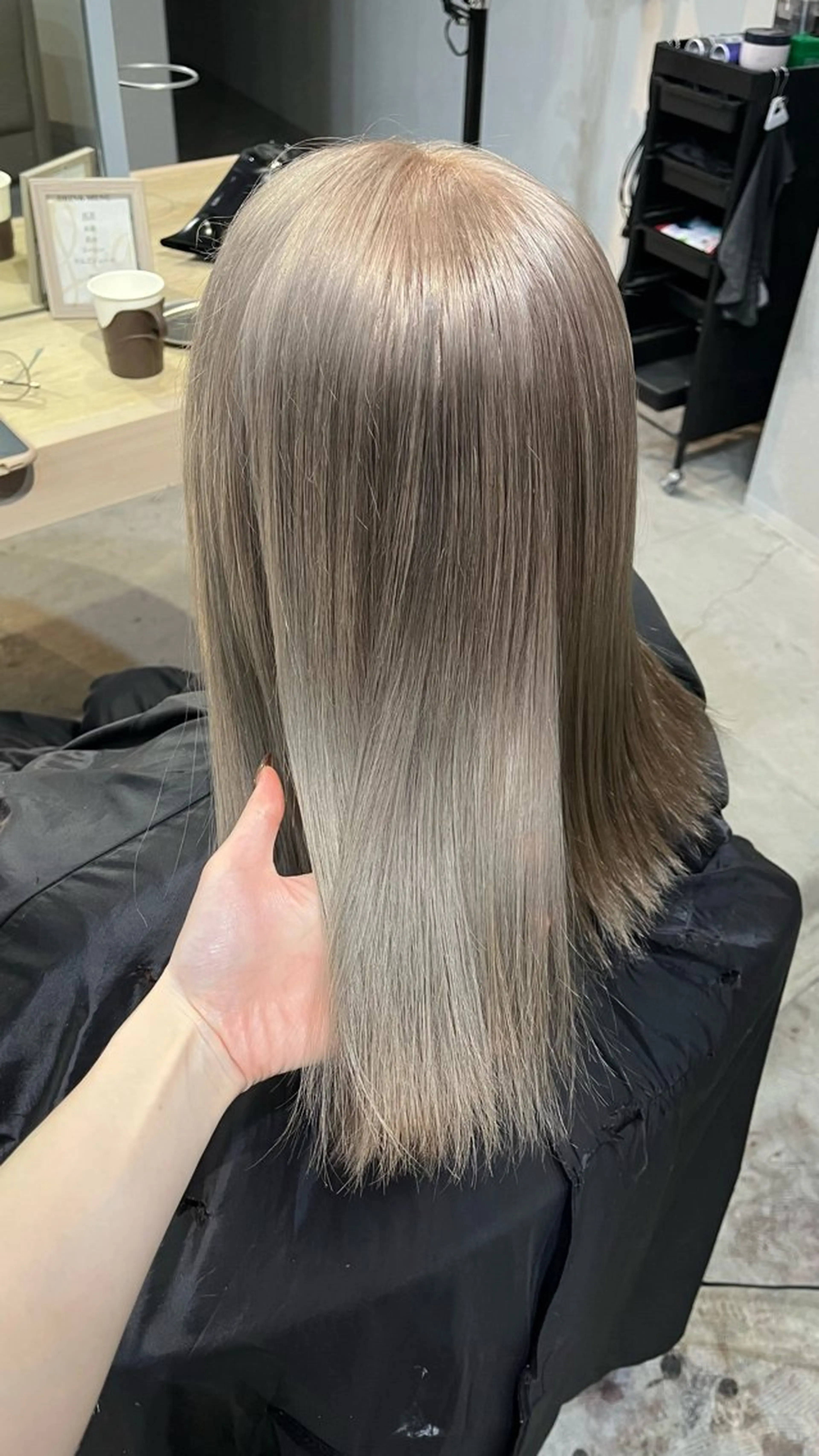 ミディアム カラー グレージュ Lia 瑠莉花のヘアスタイル