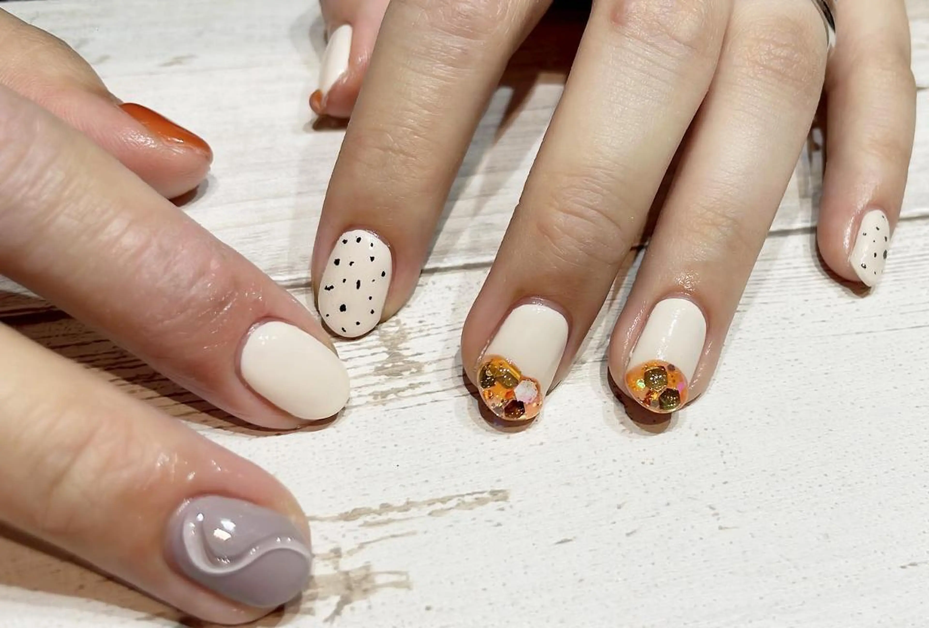 ネイル マツエク・マツパ カラーマツエク まつげパーマ ボリュームラッシュ ジェルネイル ラメ(グリッター) 髙橋 敦子のネイルデザイン