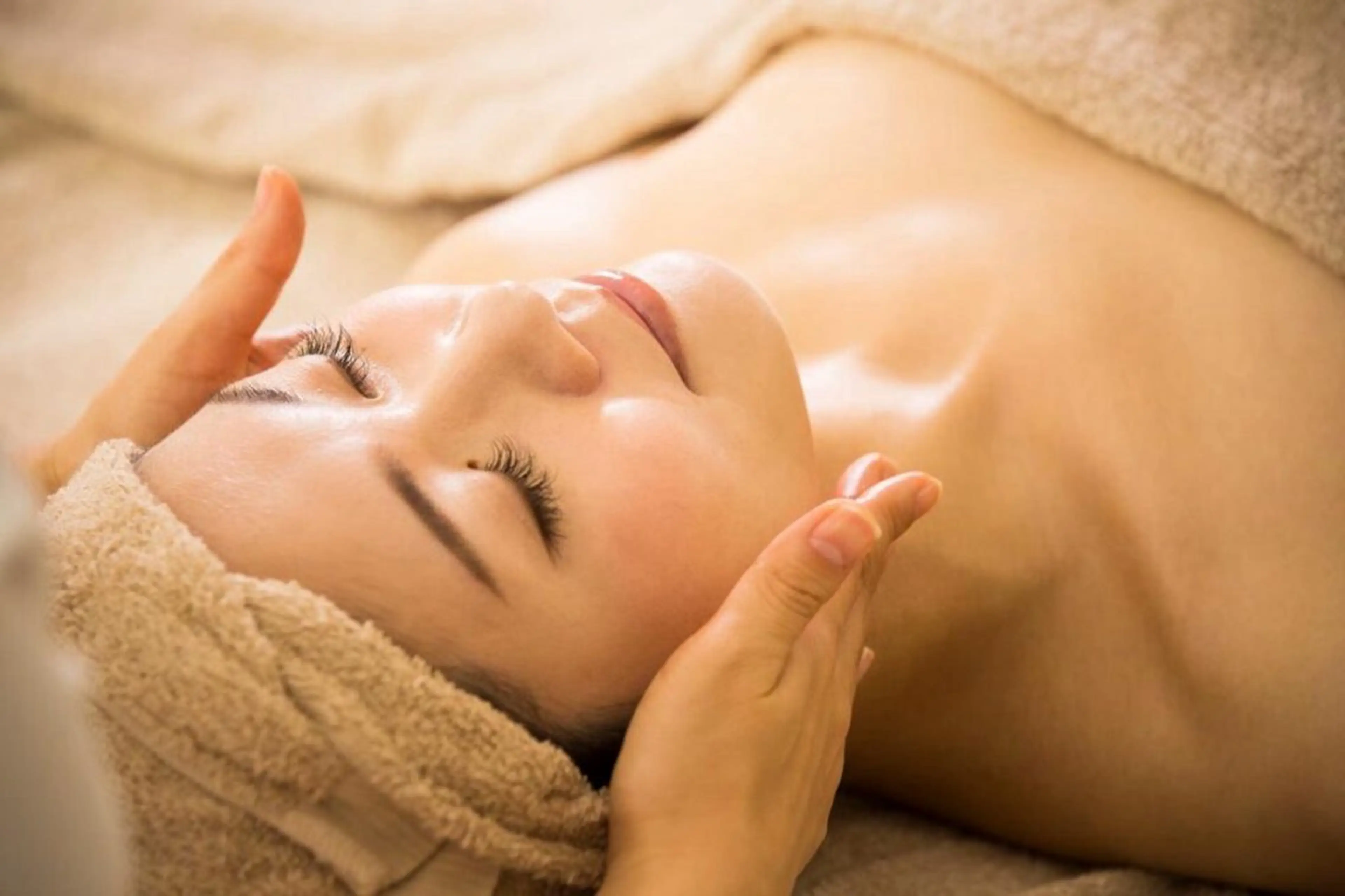 光フェイシャル(フェイシャル・ヘッドマッサージ込み)の写真