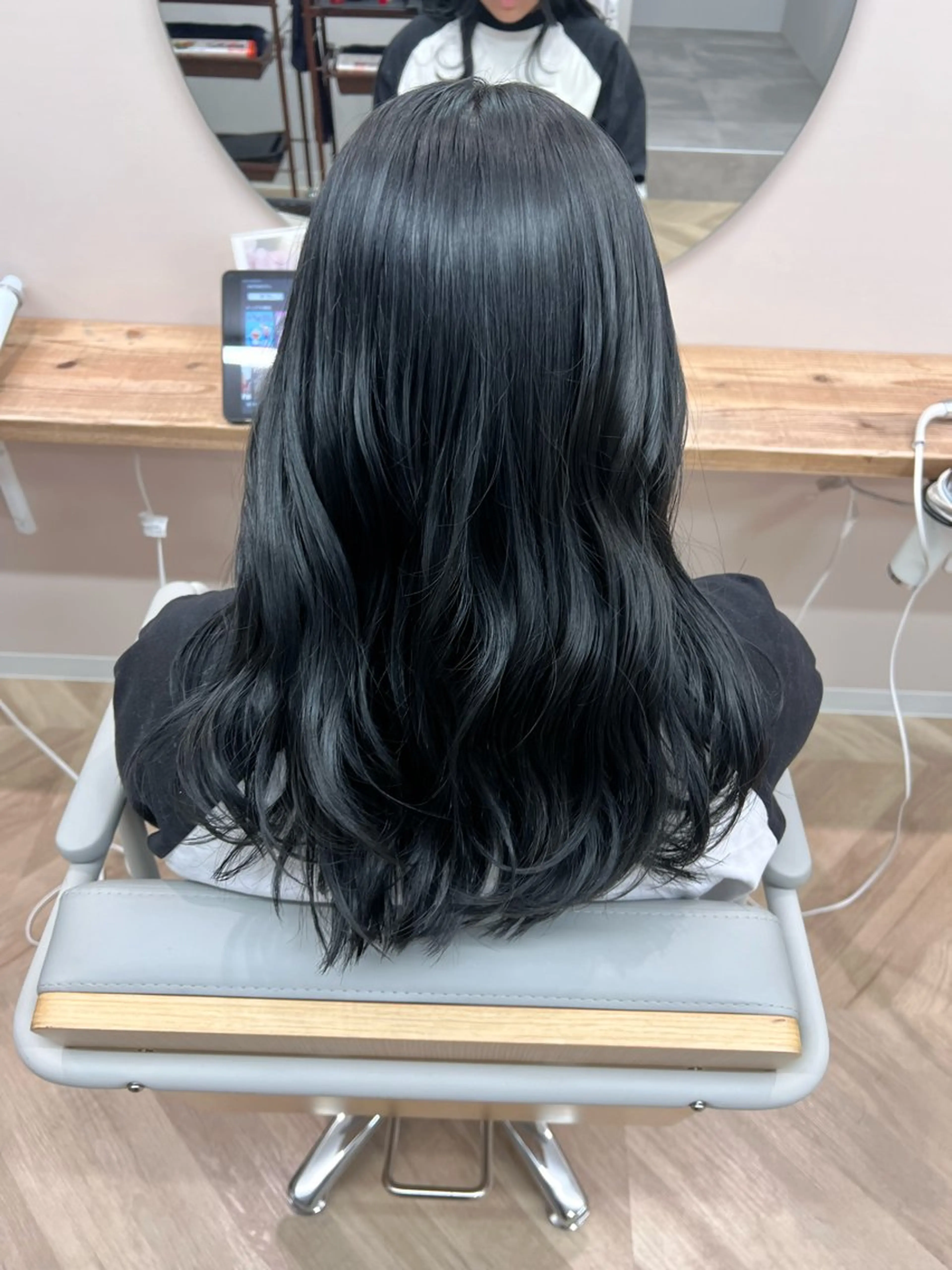 セミロング カラー 黒髪 ブルーカラー ブルーブラック 髪質改善ミルクティー SATSUKI🌼.のヘアスタイル