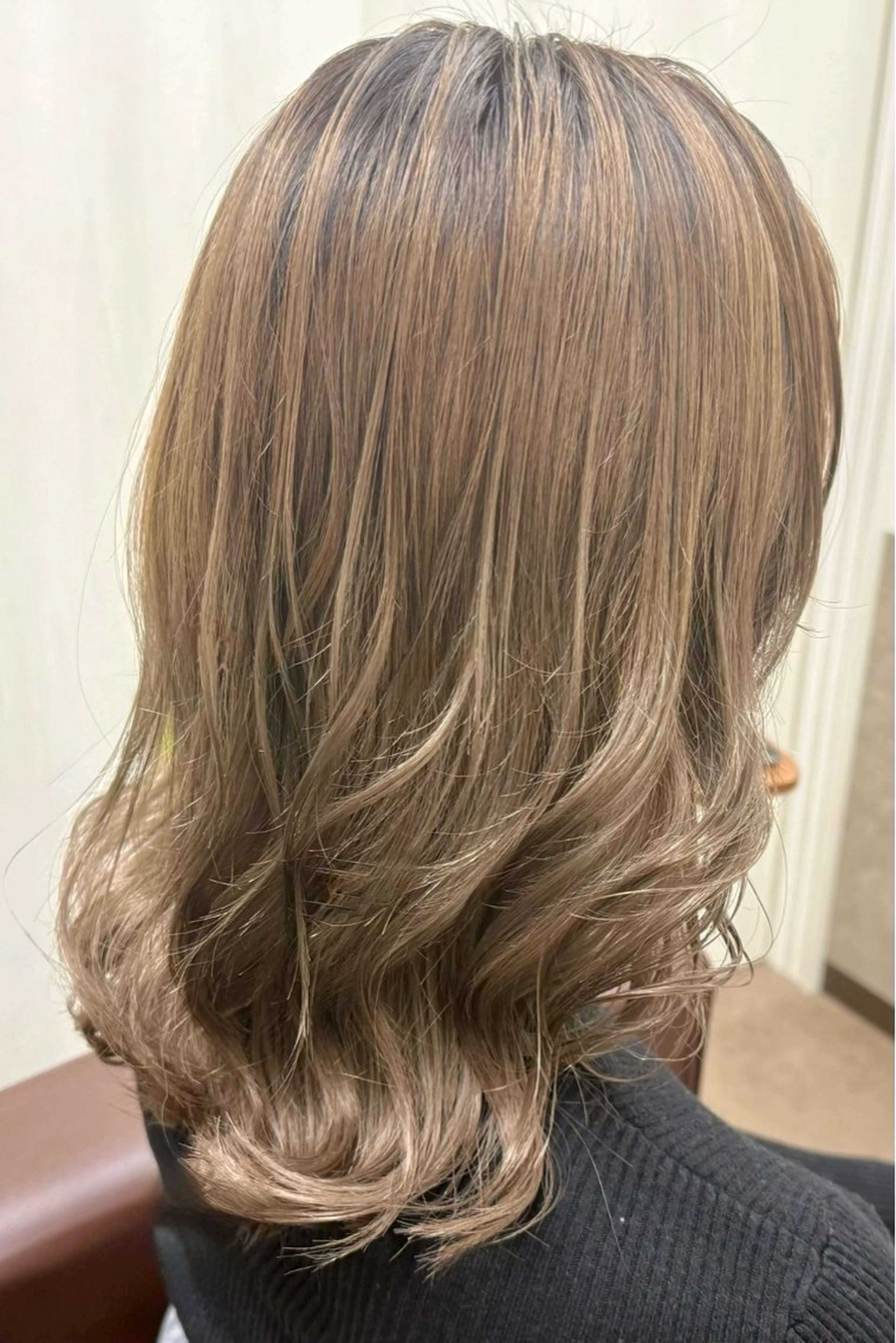 ミディアム カット ヘアカラー トリートメント 半個室 サロン🪽新宿3丁目のヘアスタイル