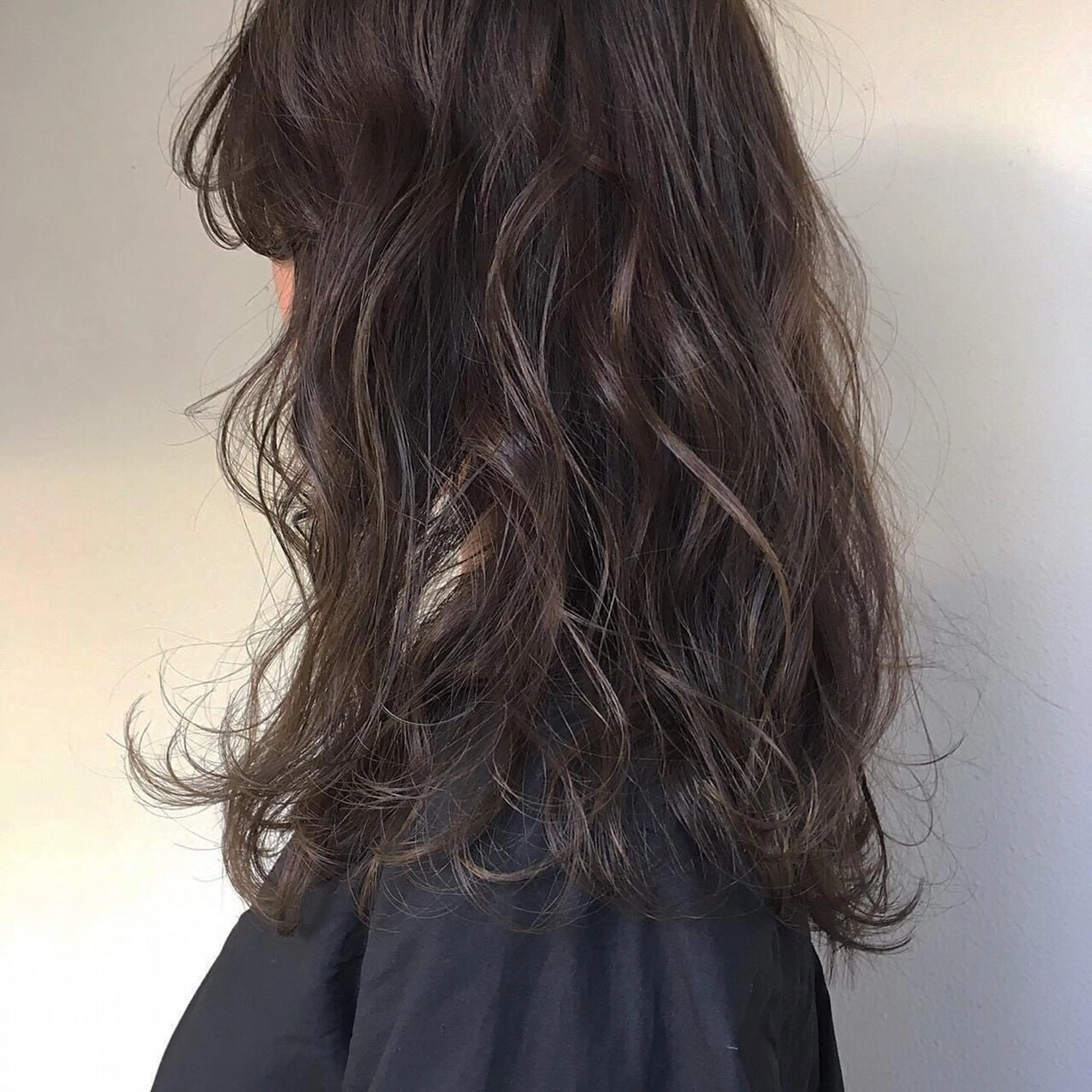 セミロング アッシュ アッシュブラウン BRUNTJET所属・MAEDA MADOKAのヘアスタイル