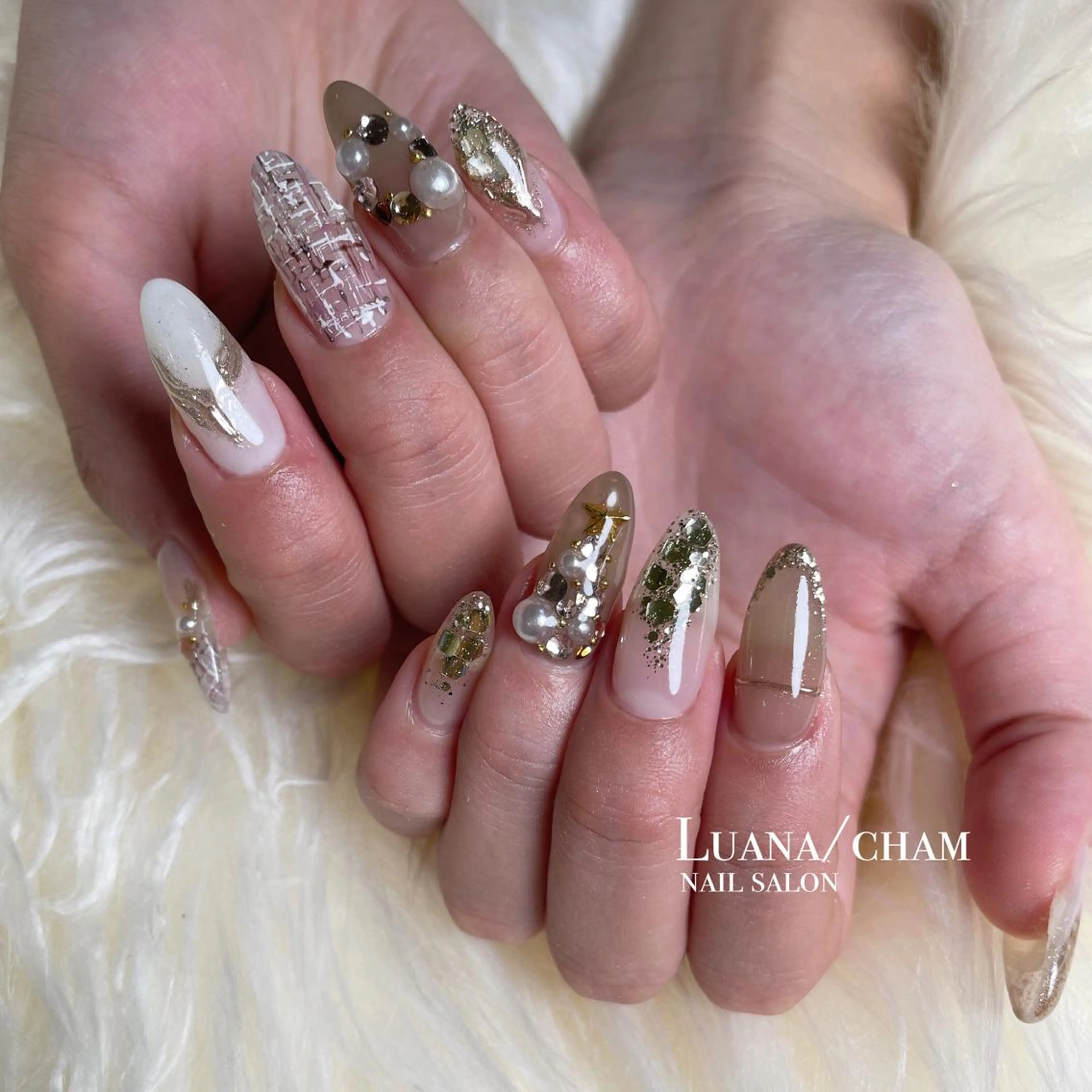 ロング ネイル クリスマス アートネイル ストーンネイル クリスマス ハンドネイル nail salon neigeのネイルデザイン