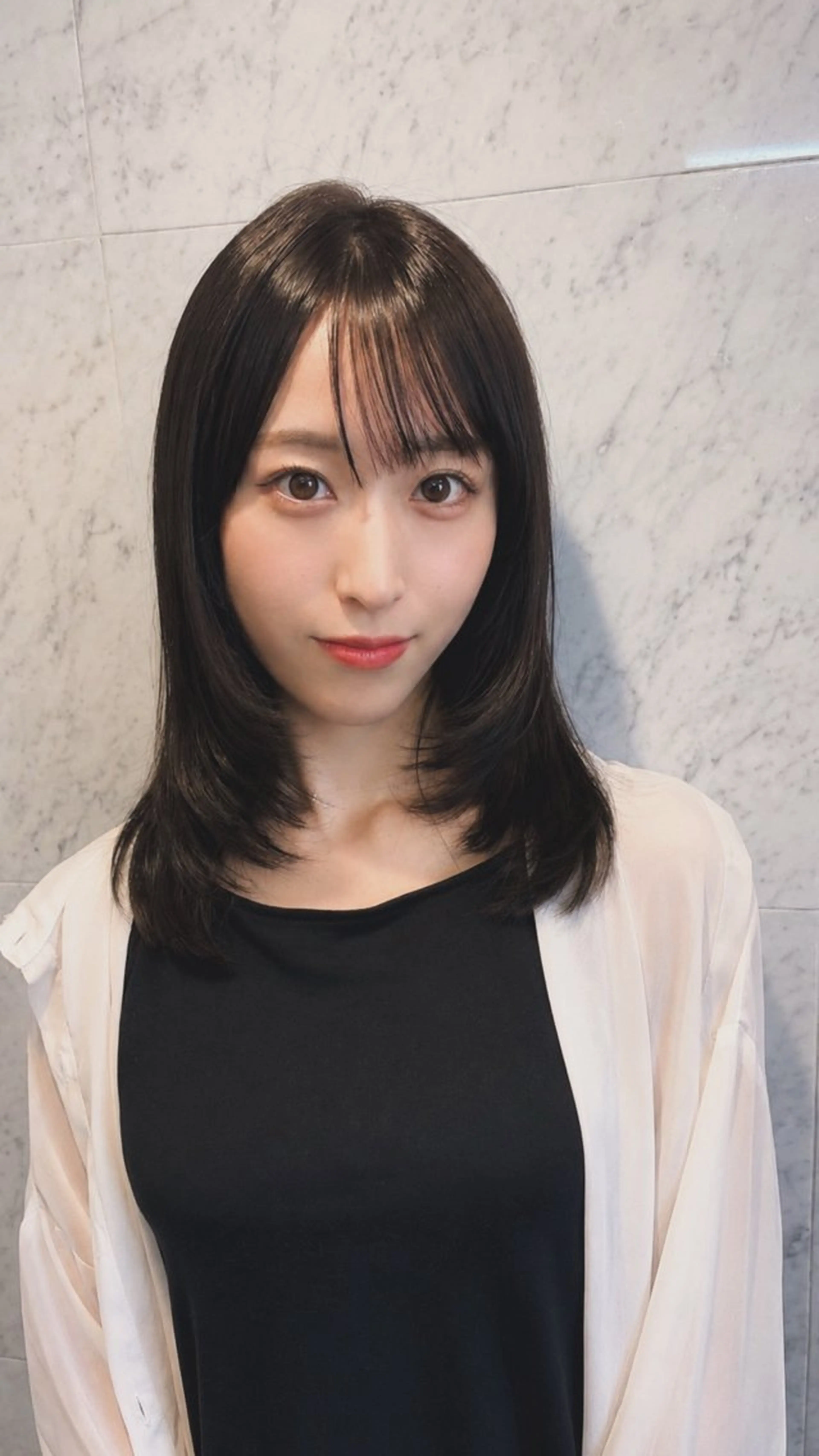 ミディアム カラー ヘアアレンジ ブリーチ 透明感カラー ブリーチなしカラー くびれヘア 顔まわりレイヤー カット ヘアカラー トリートメント ヘッドスパ ヘアセット 二ヶ月綺麗なデザイン カット/星野六三四のヘアスタイル