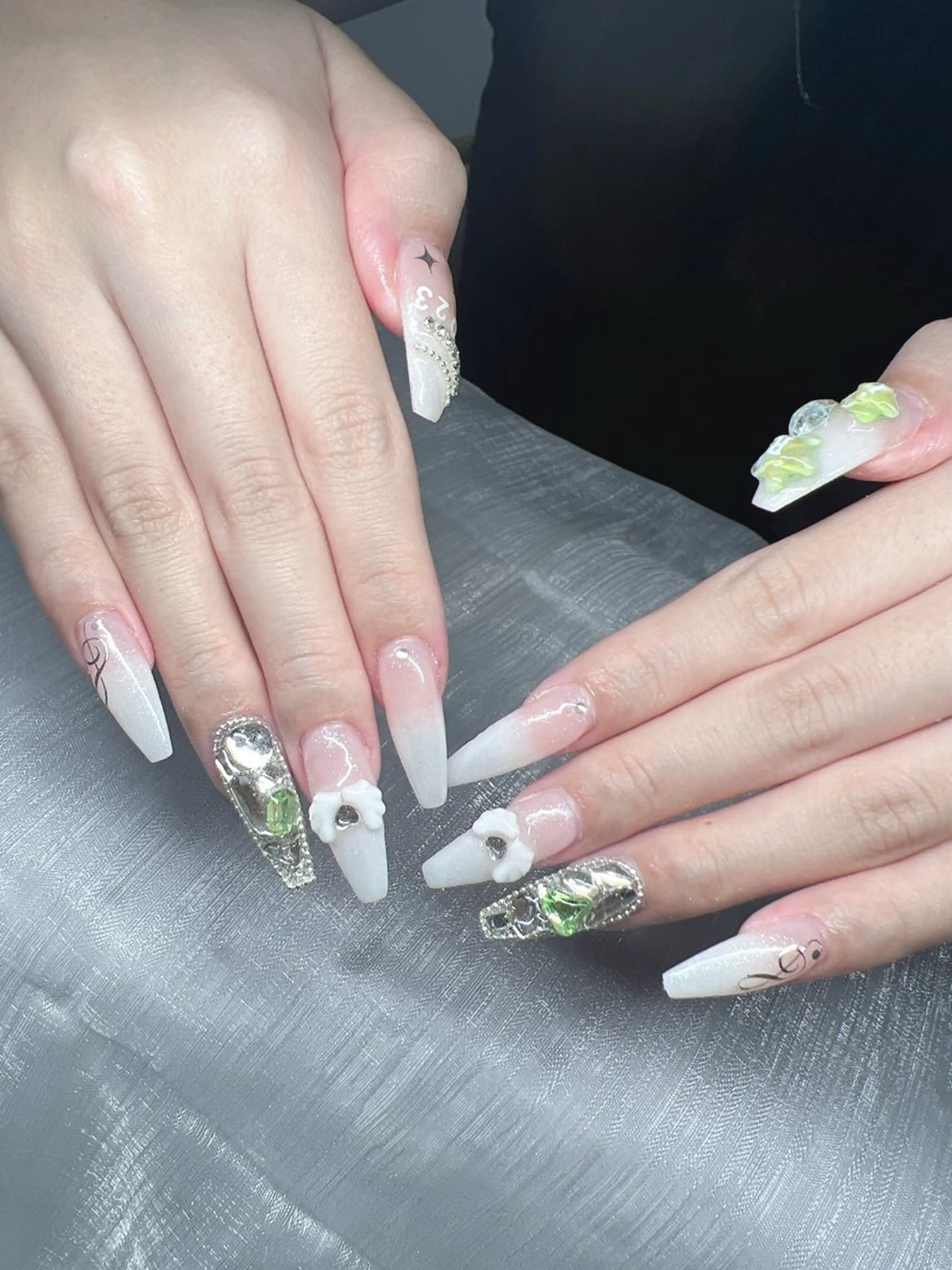 ネイル 長さ出し グラデーション 卒業式 キラキラネイル マグネットネイル ハンドネイル Lee Nailsのネイルデザイン