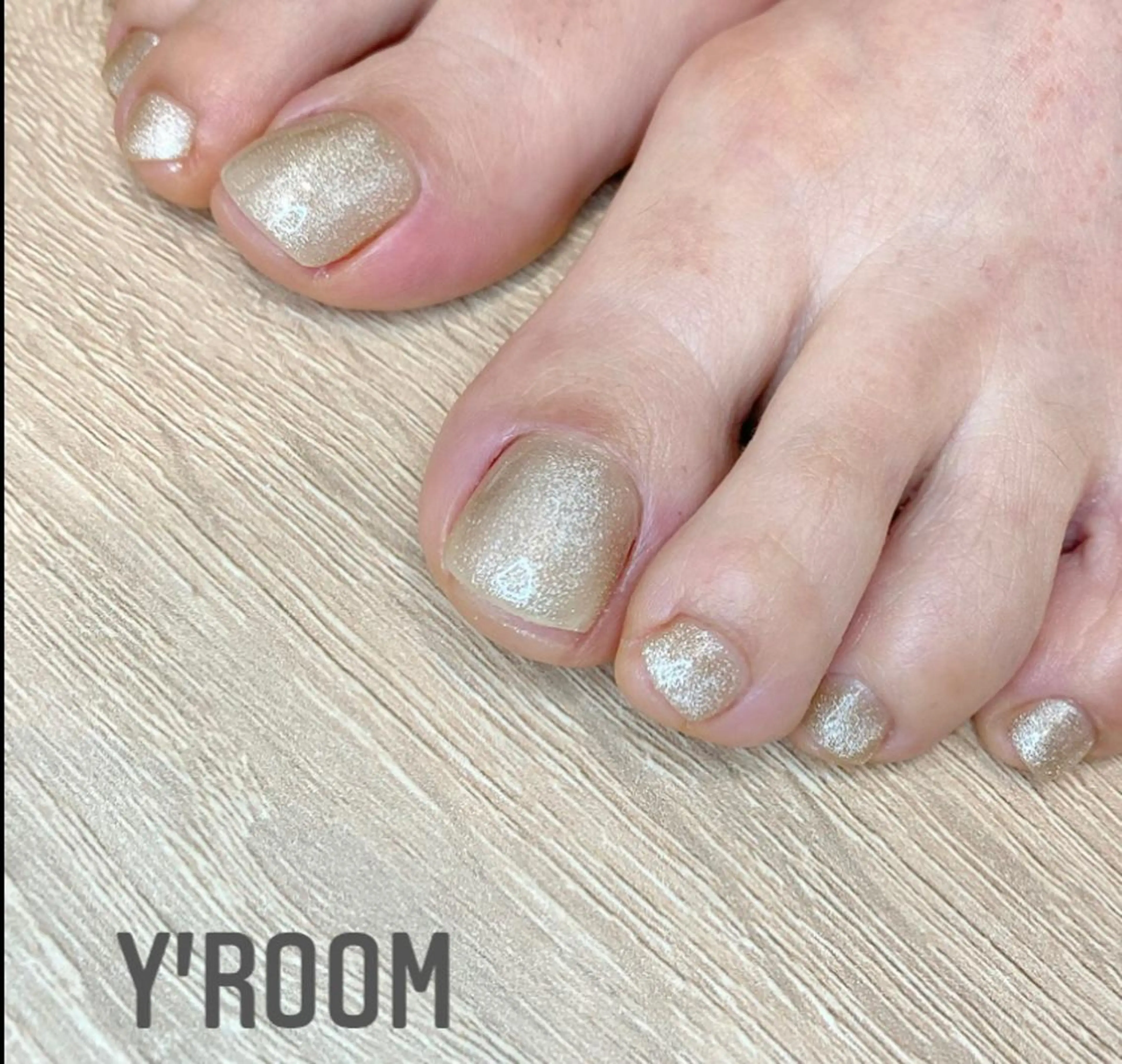 ネイル オーロラネイル フラッシュネイル ジェルネイル グラデーション 氷ネイル・うるうるネイル フットネイル YUKA （ネイリスト）のネイルデザイン