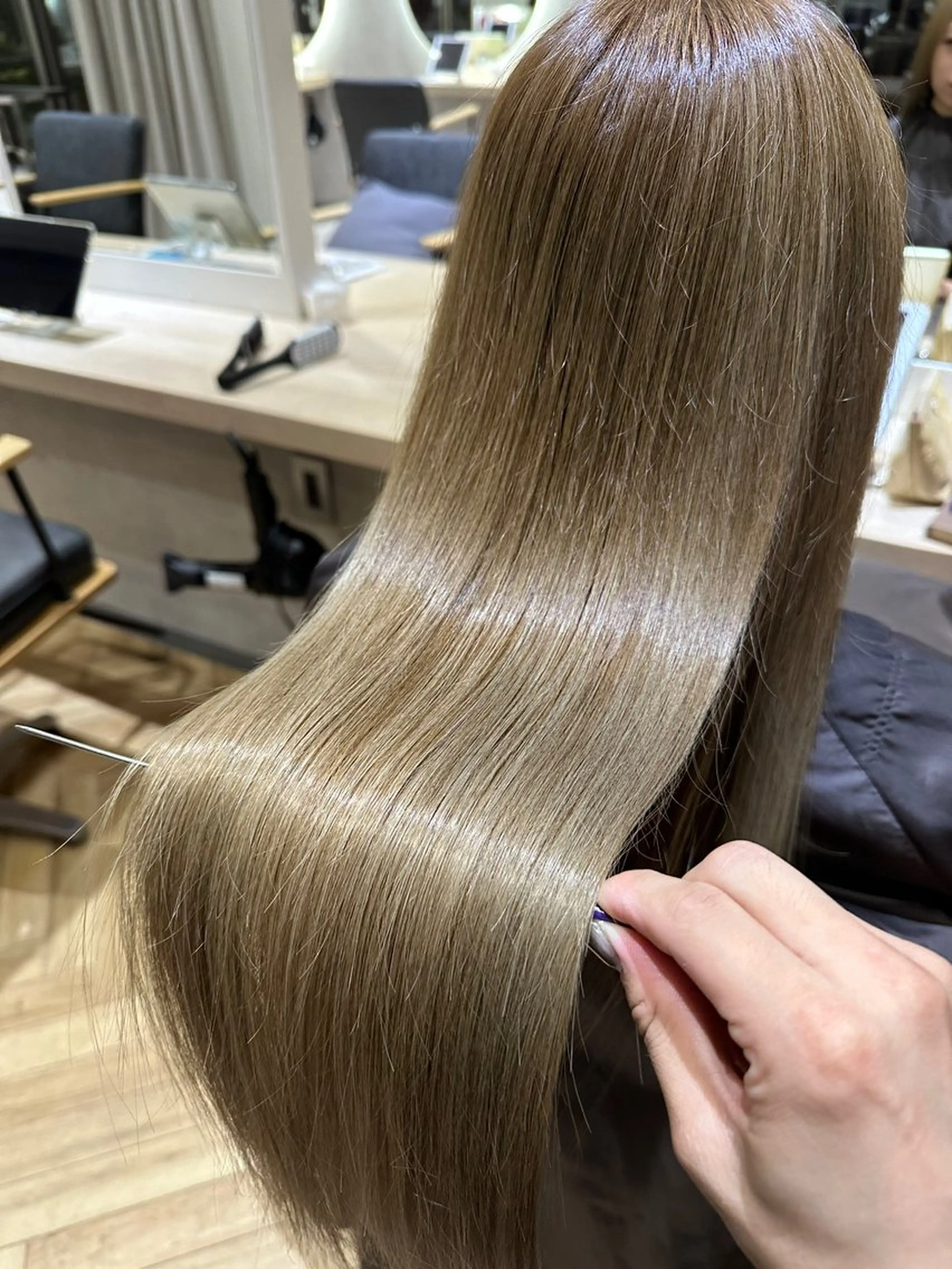 ロング カラー アッシュ ベージュカラー ブラウンカラー 透明感カラー グレージュ 赤み消し/透明感 オリーブ/福田れんのヘアスタイル