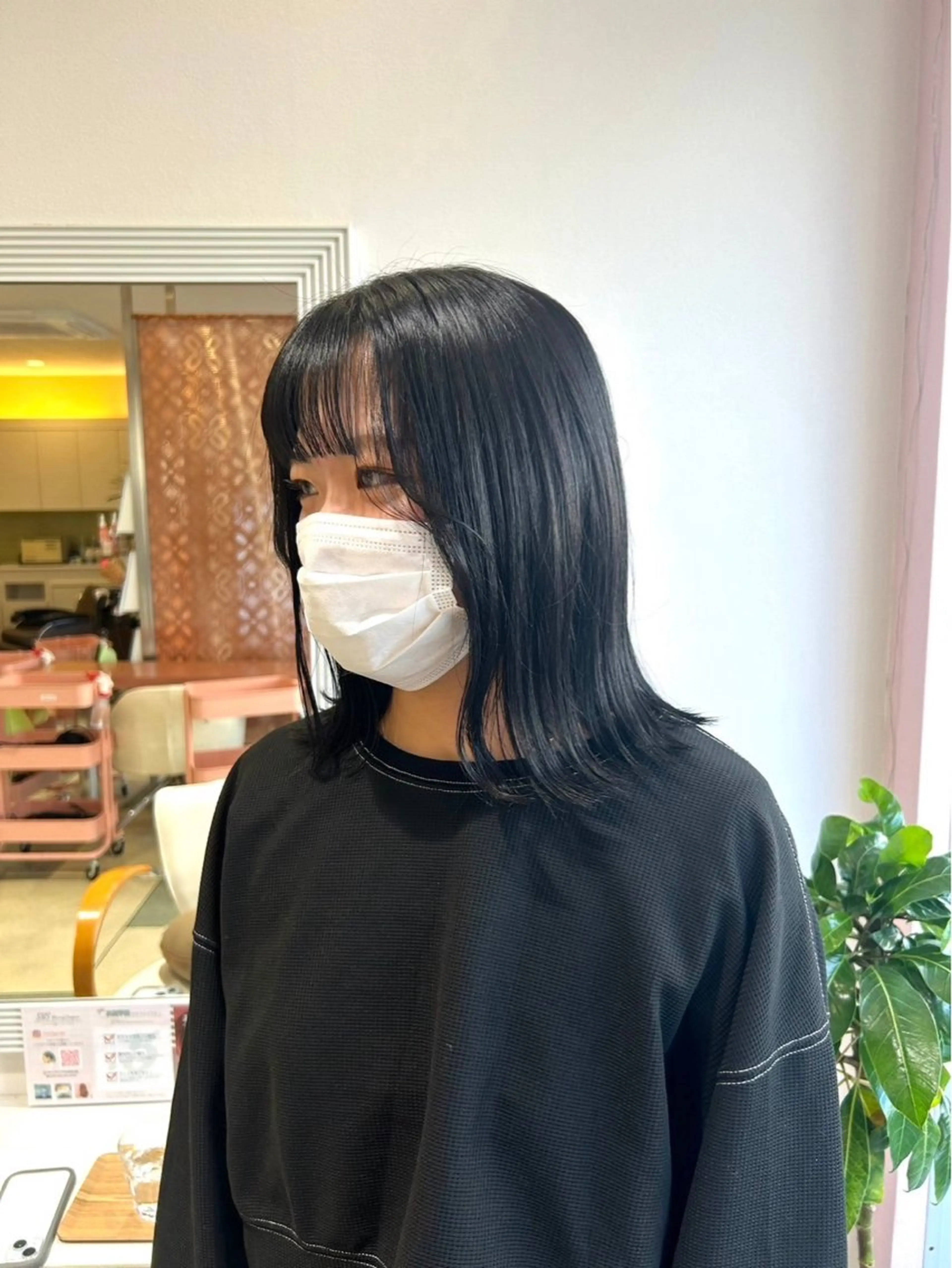 ミディアム momb 折戸結菜のヘアスタイル