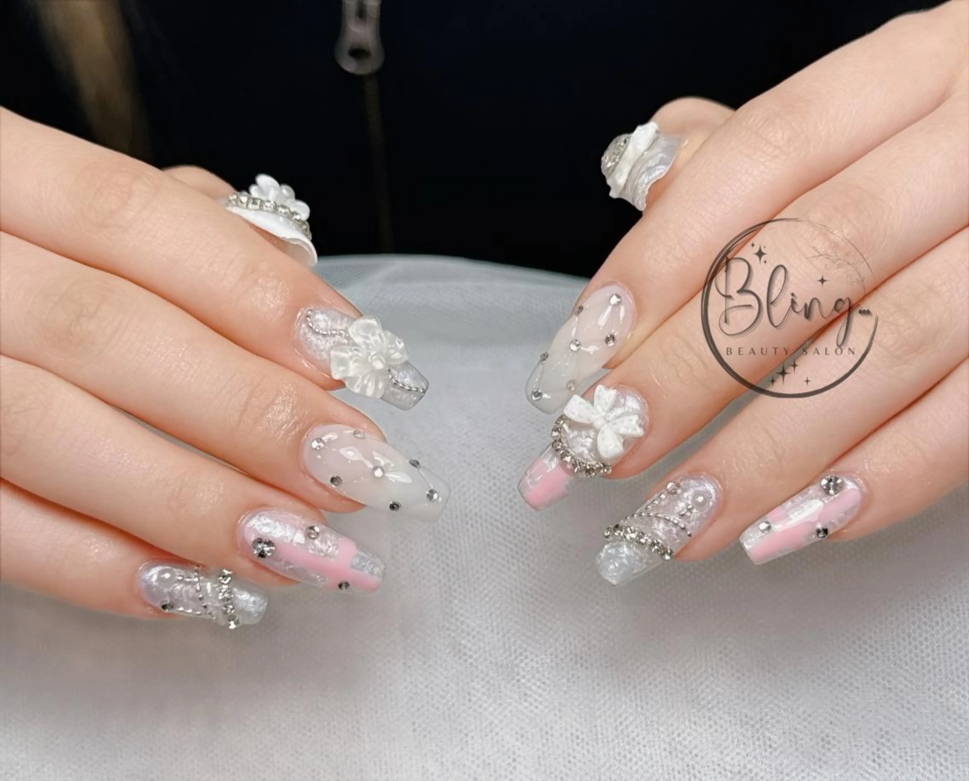 ロング カラー ベージュカラー グラデーションカラー ピンクカラー 韓国風ヘア ハンドネイル Bling Salonのネイルデザイン