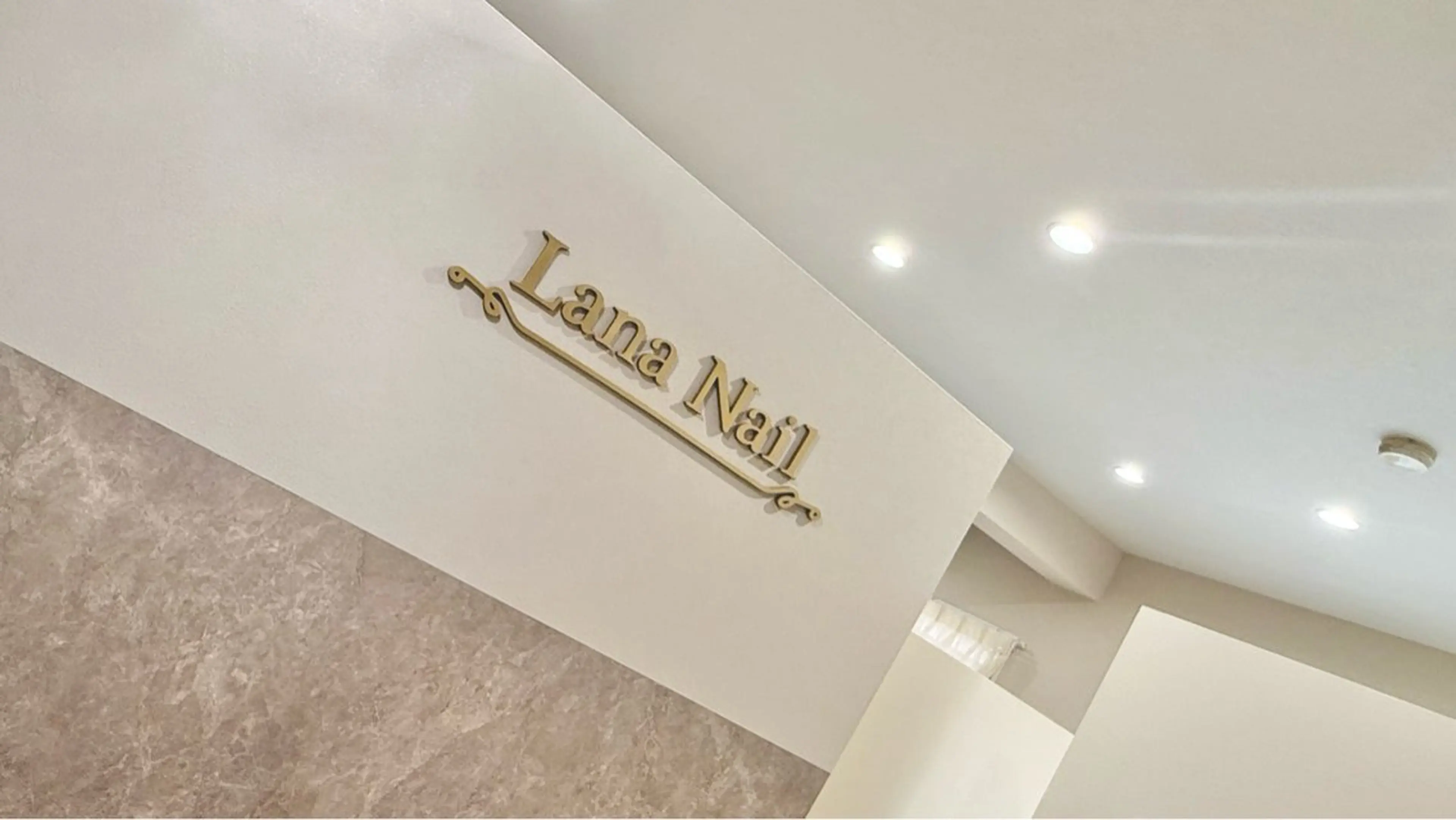 Lana Nail 🤍Kirariのネイルデザイン