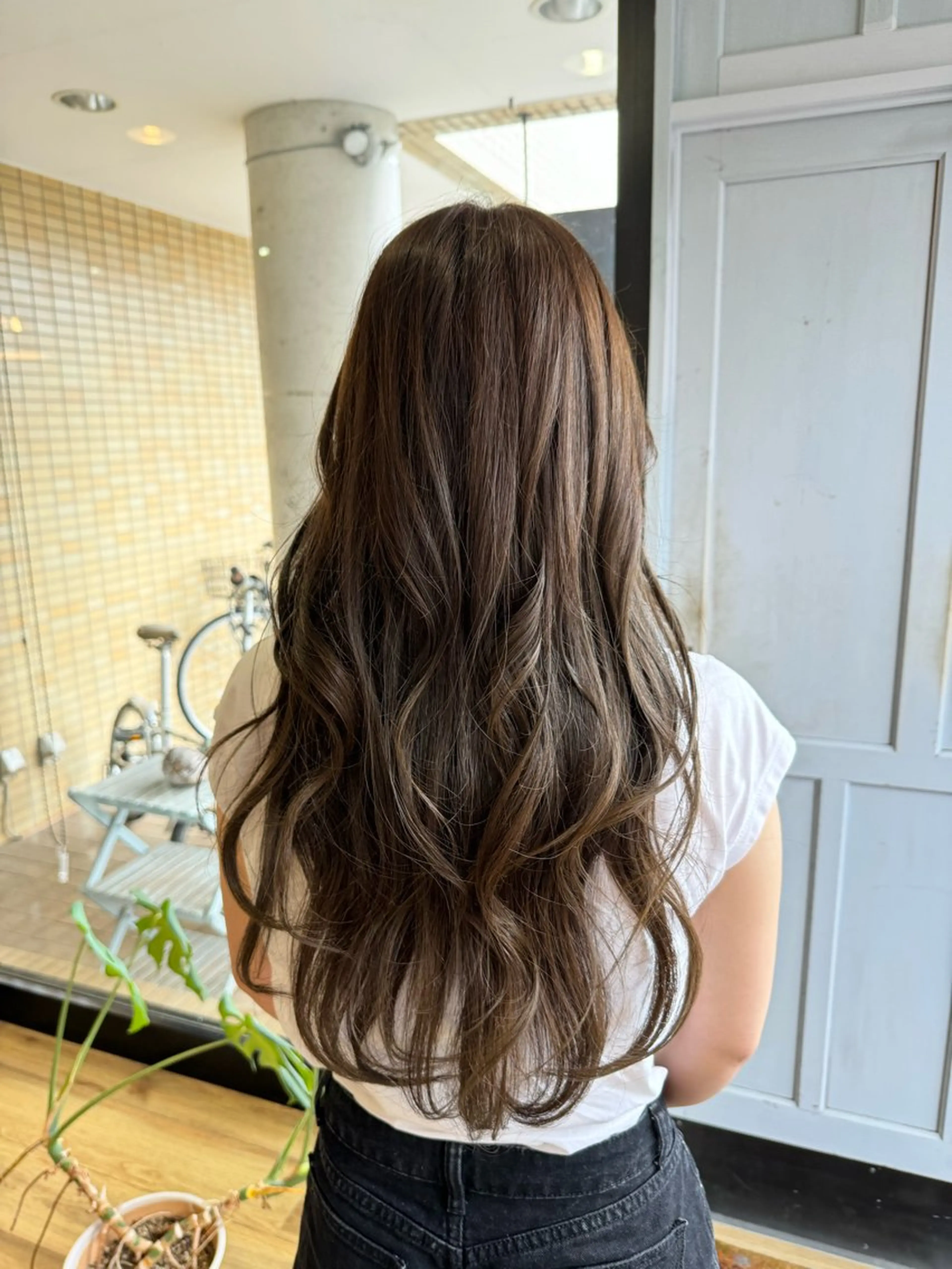 ロング カラー ベージュカラー ヘアカラー トリートメント ツキダテ ユイのヘアスタイル