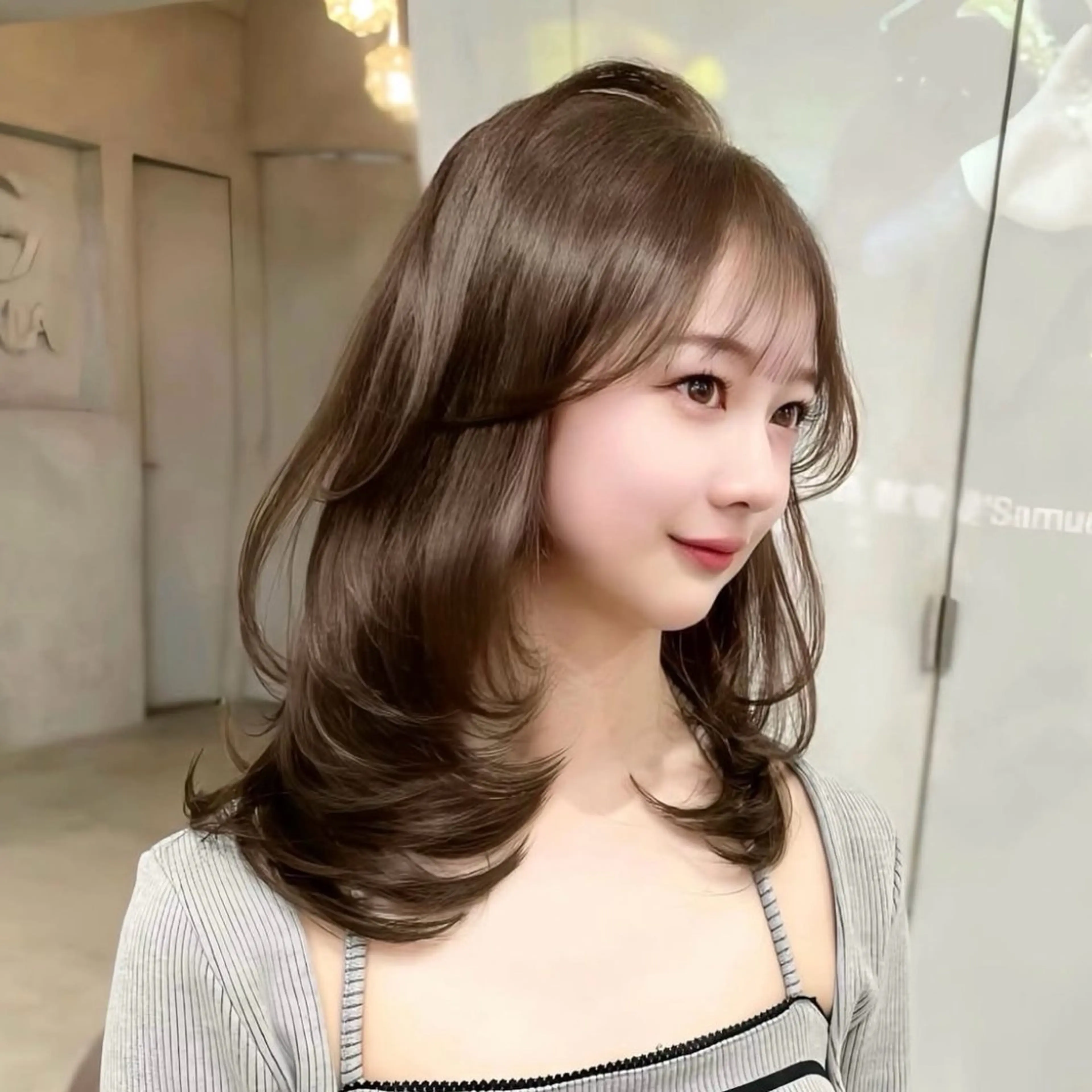 セミロング カラー ブリーチ ダブルカラー グレージュ ブリーチなしカラー レイヤーカット モテ韓国ヘア/ レイヤー🤍RIKAのヘアスタイル