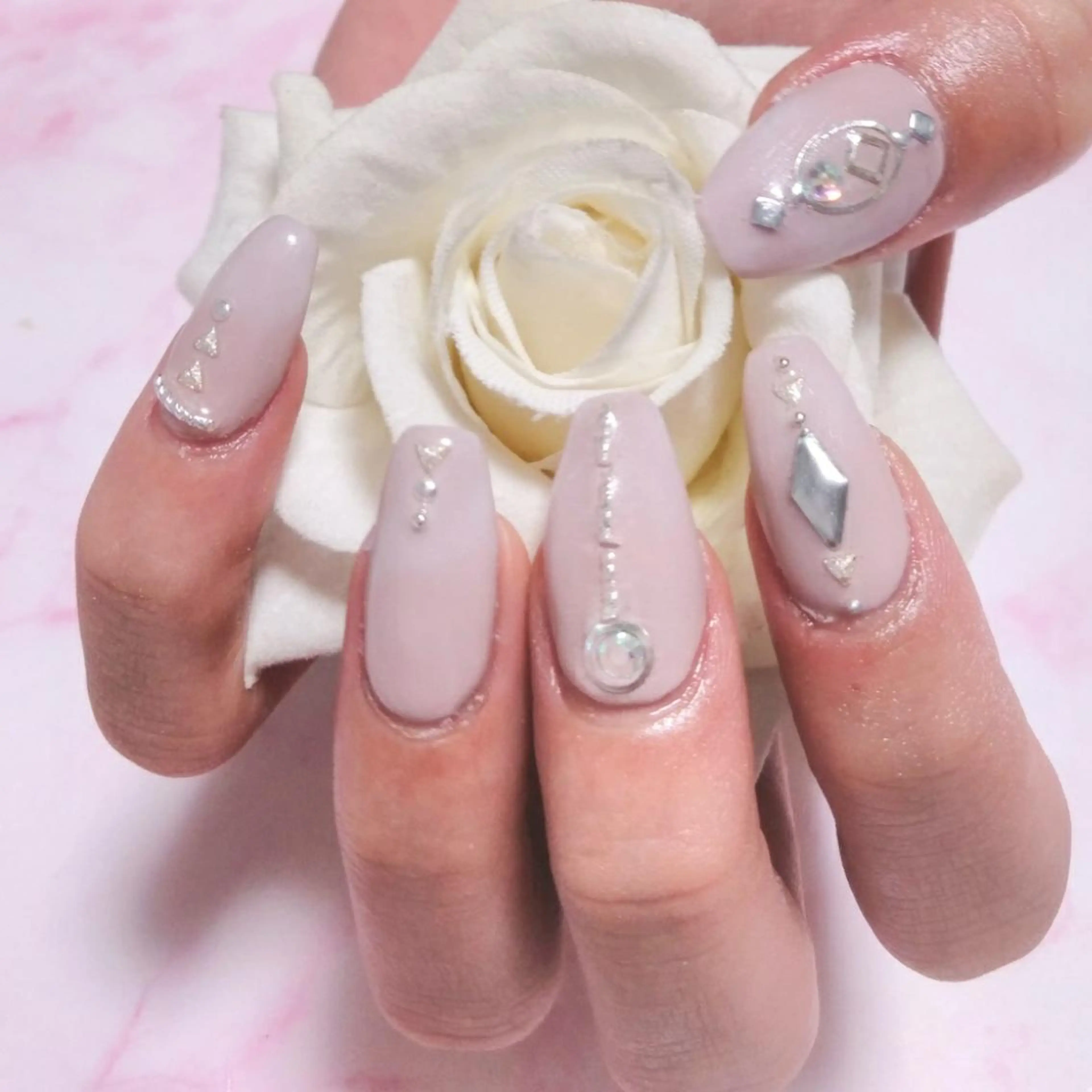 ネイル エステとネイル ローズコンフォートのネイルデザイン