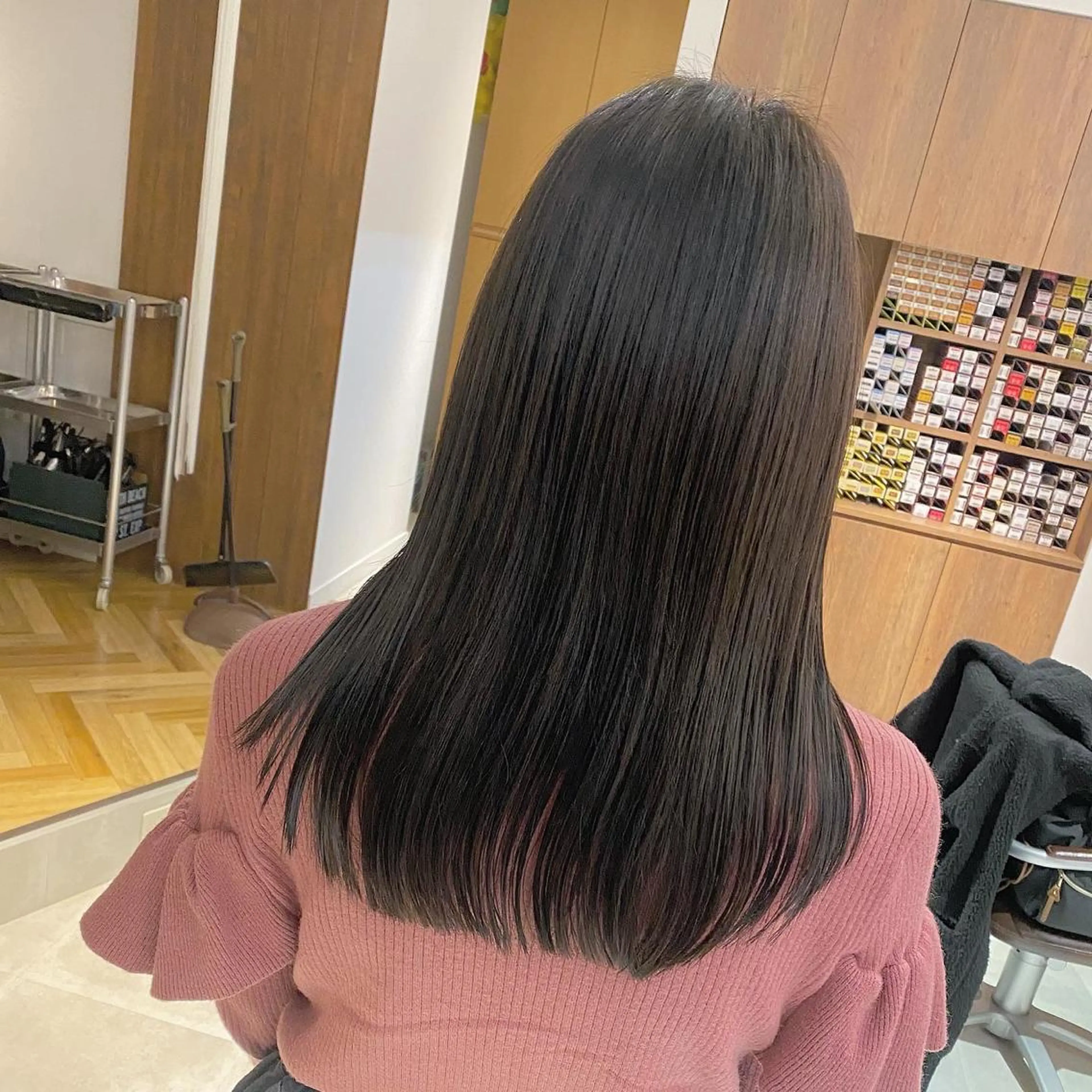 セミロング カラー 髪質改善特化 安東駿介のヘアスタイル