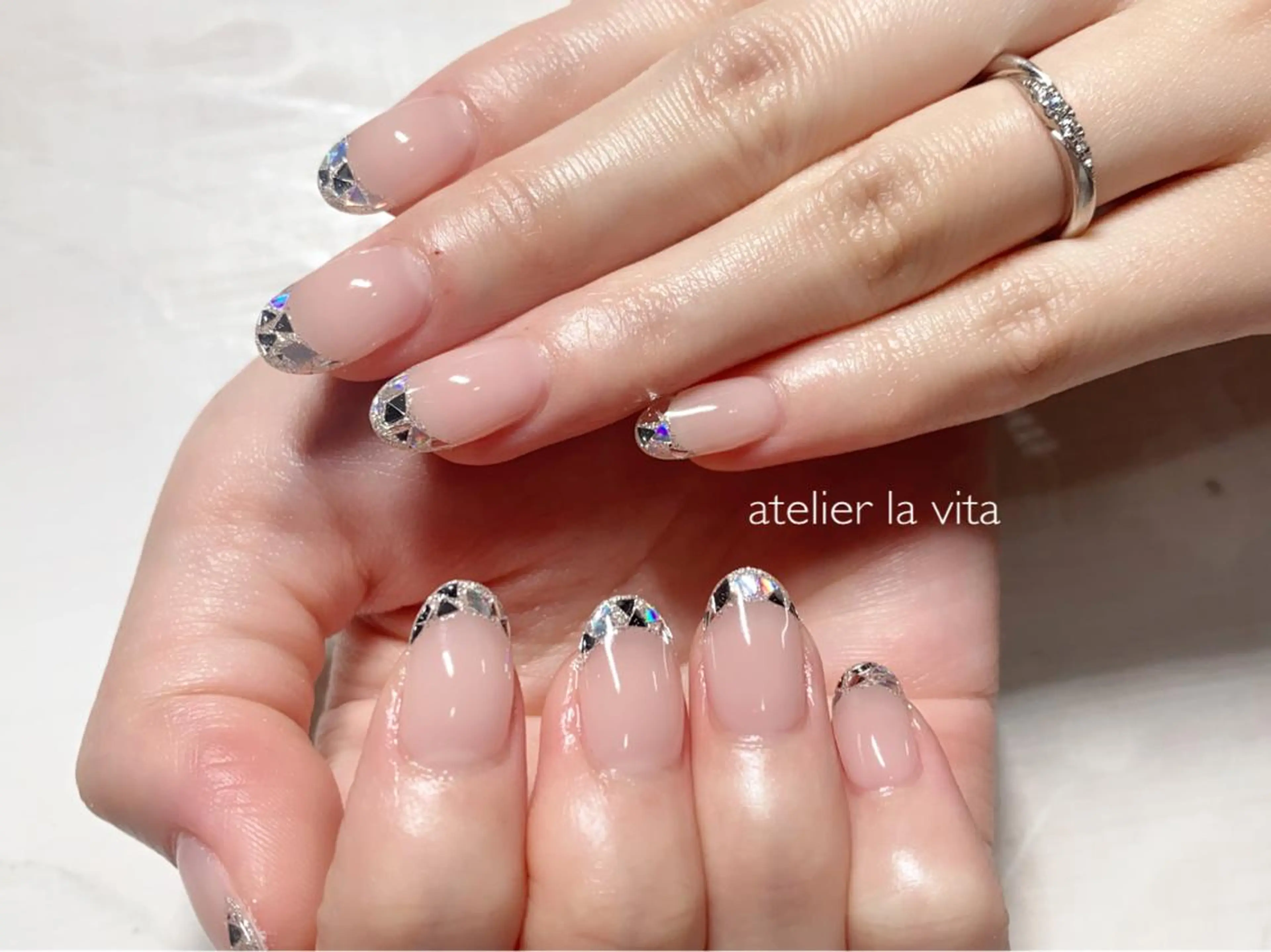 ネイル キラキラネイル ピンク シルバー ブライダルネイル ハンドネイル lavita. mimuraのネイルデザイン