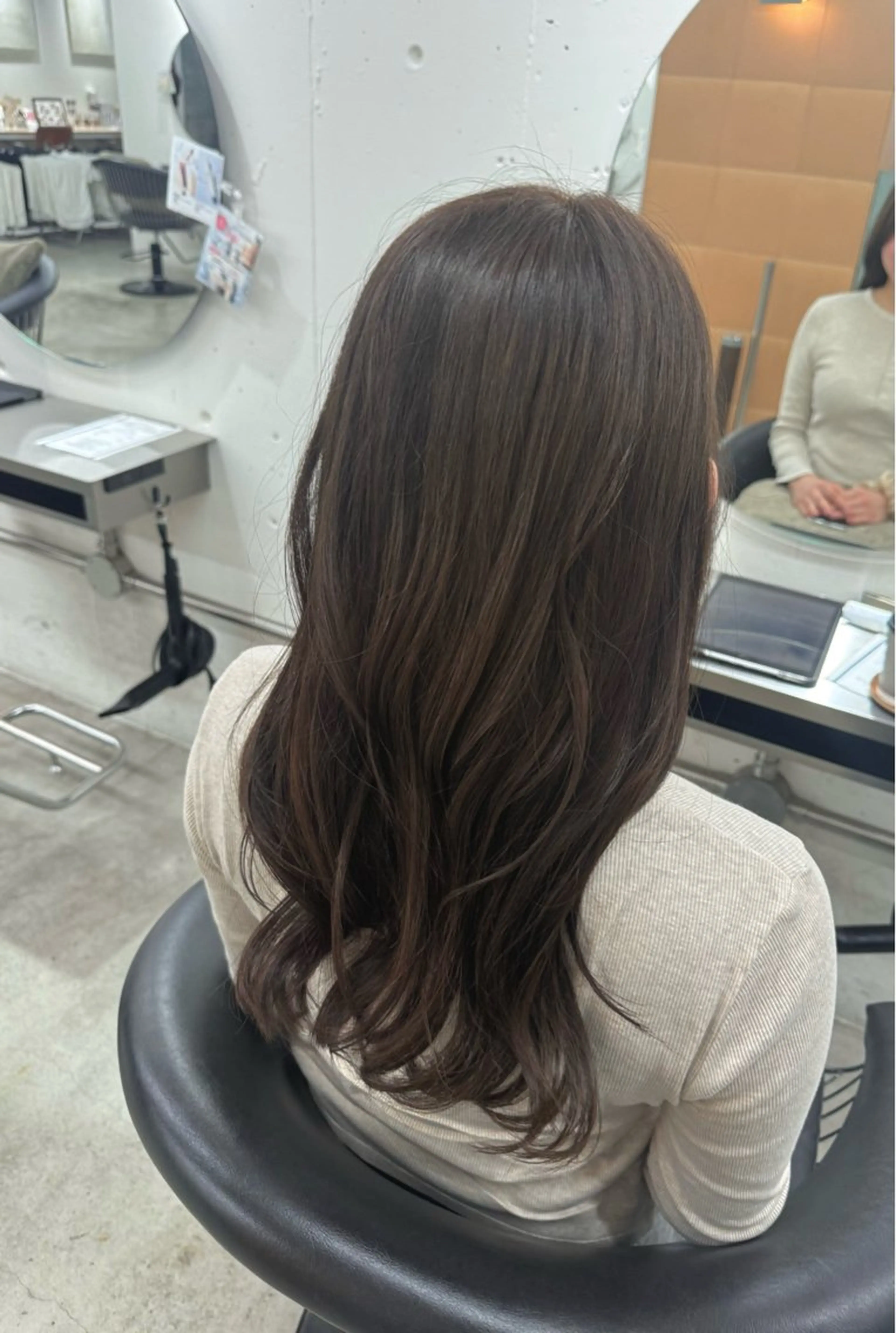 ロング カラー ヘアカラー 中里 心結のヘアスタイル
