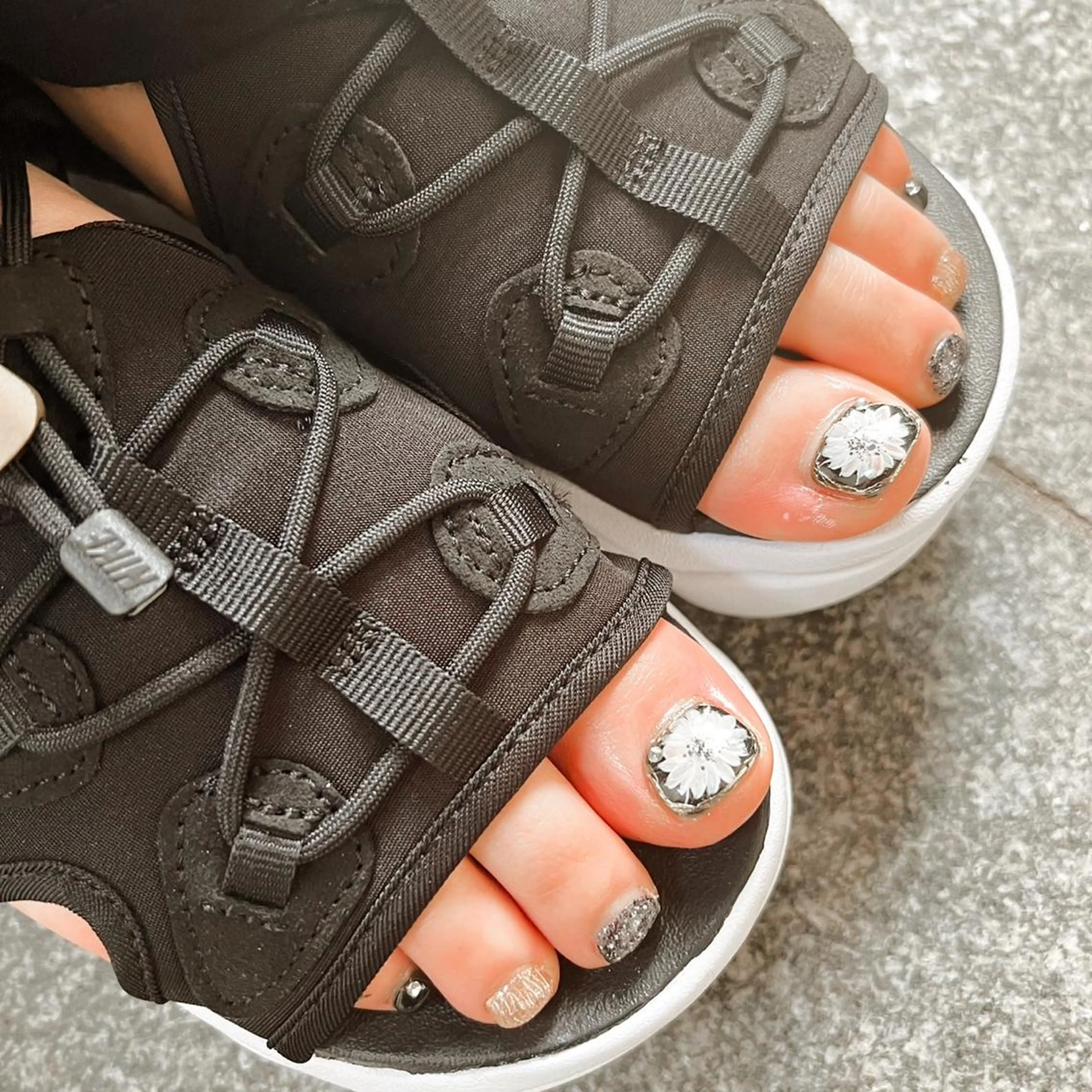 ネイル フットネイル 長谷川 奈緒美のネイルデザイン