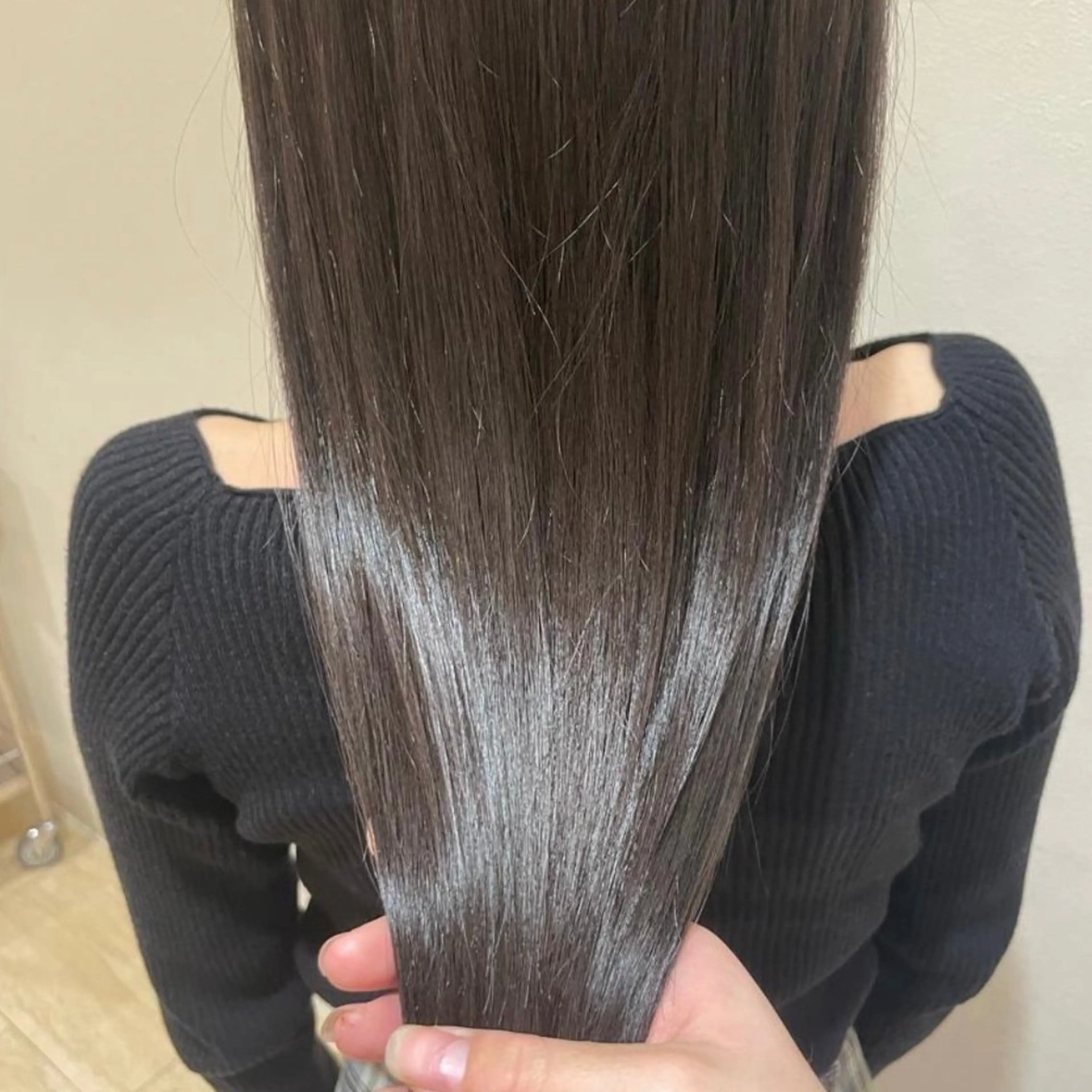カラー 西岡 莉緒のヘアスタイル