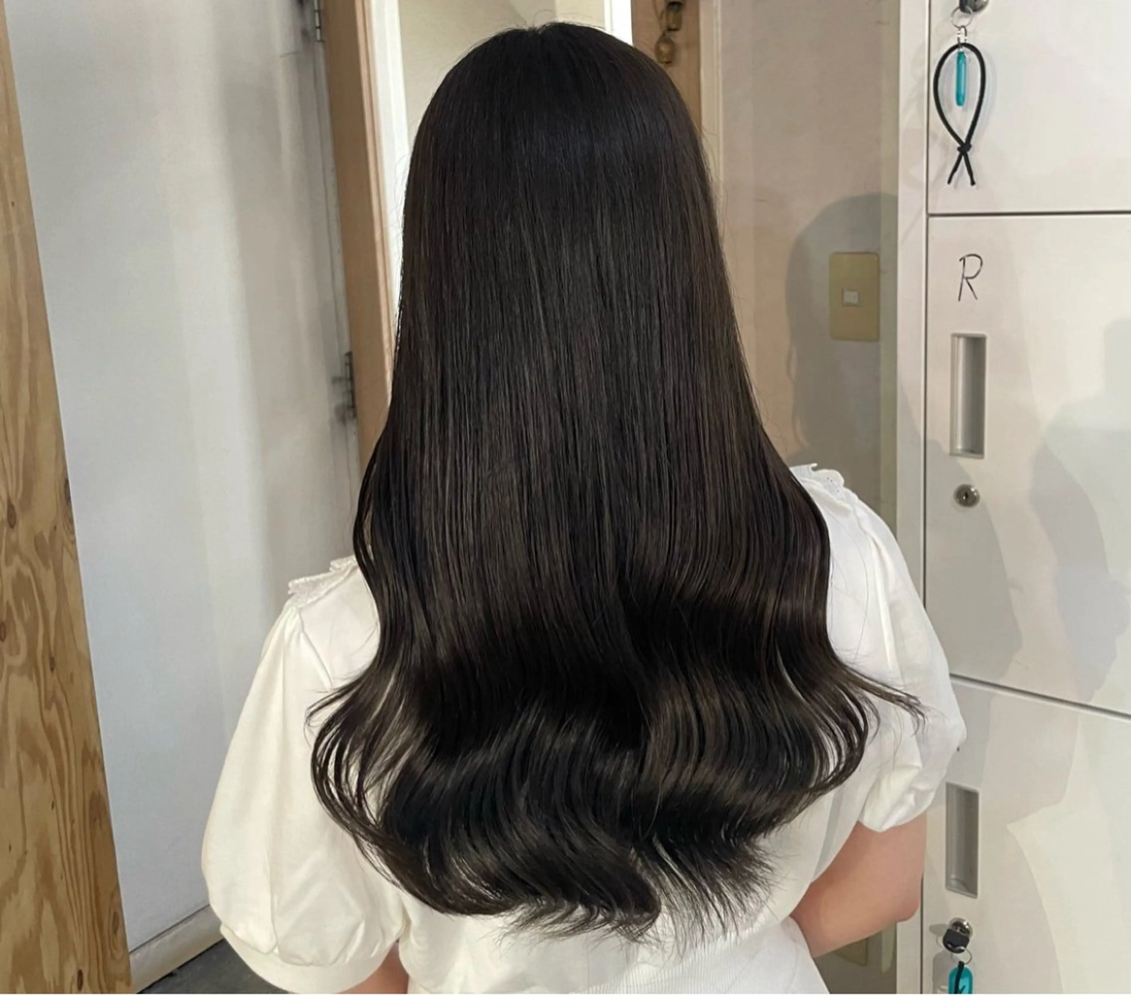 【🎌❤️‍🔥就活、実習カラー🎌❤️‍🔥】黒染め不使用！透明感、艶髪ブルーブラック/ダークグレイ➕トリートメントの写真