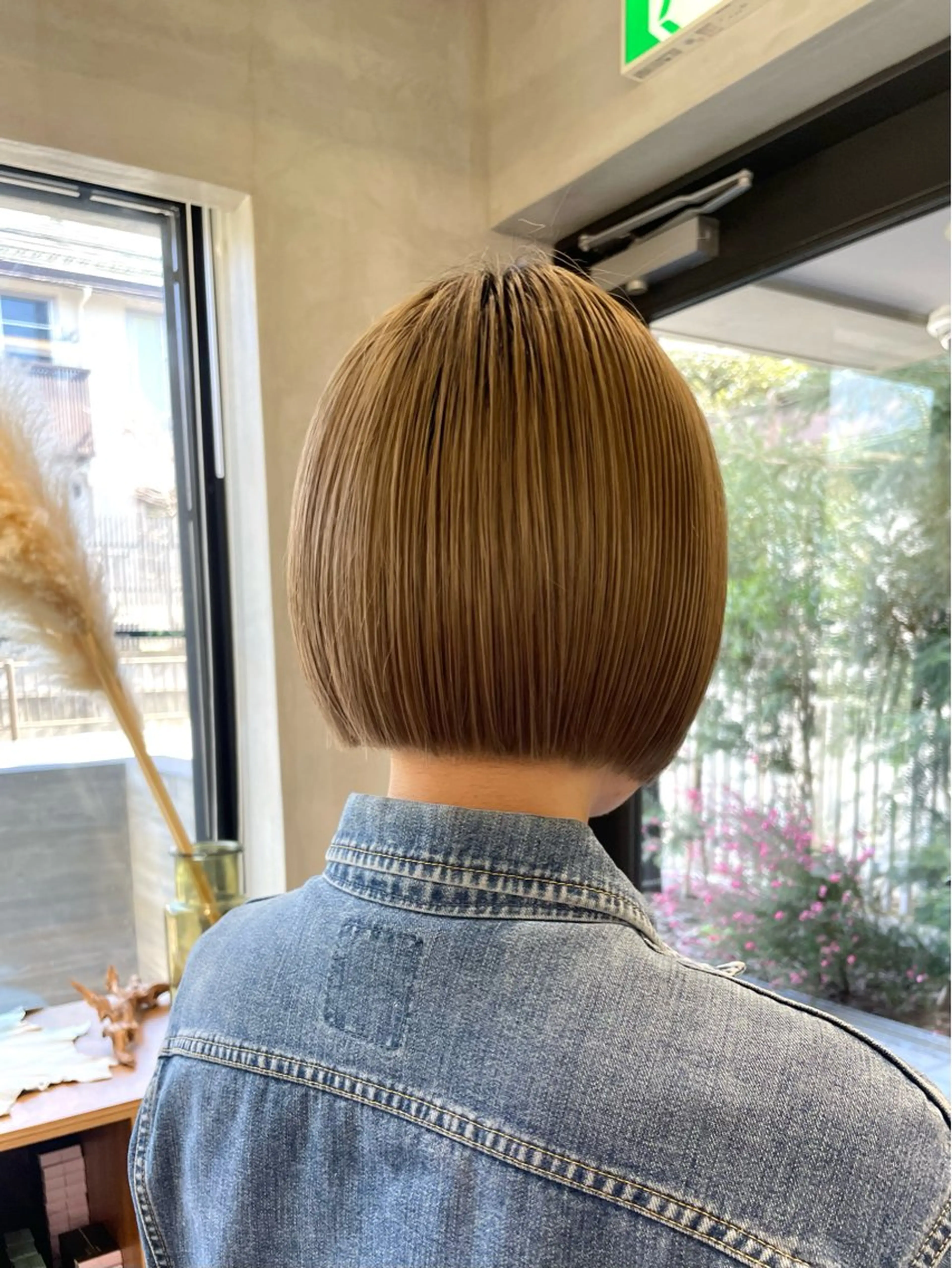ショート ボブ カット 鶴井 美空のヘアスタイル
