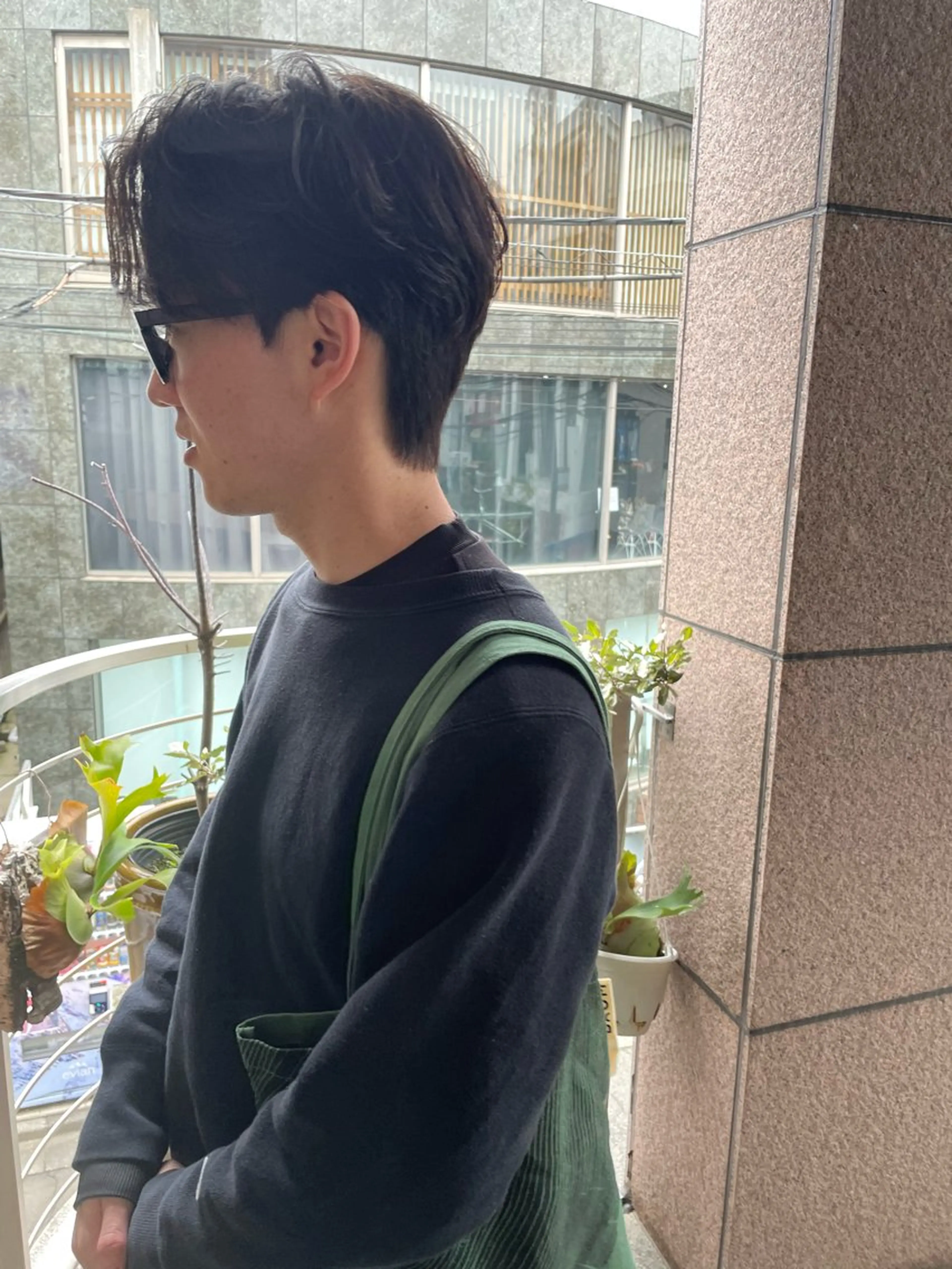 メンズ ミルクティー× グレージュMOMOのヘアスタイル