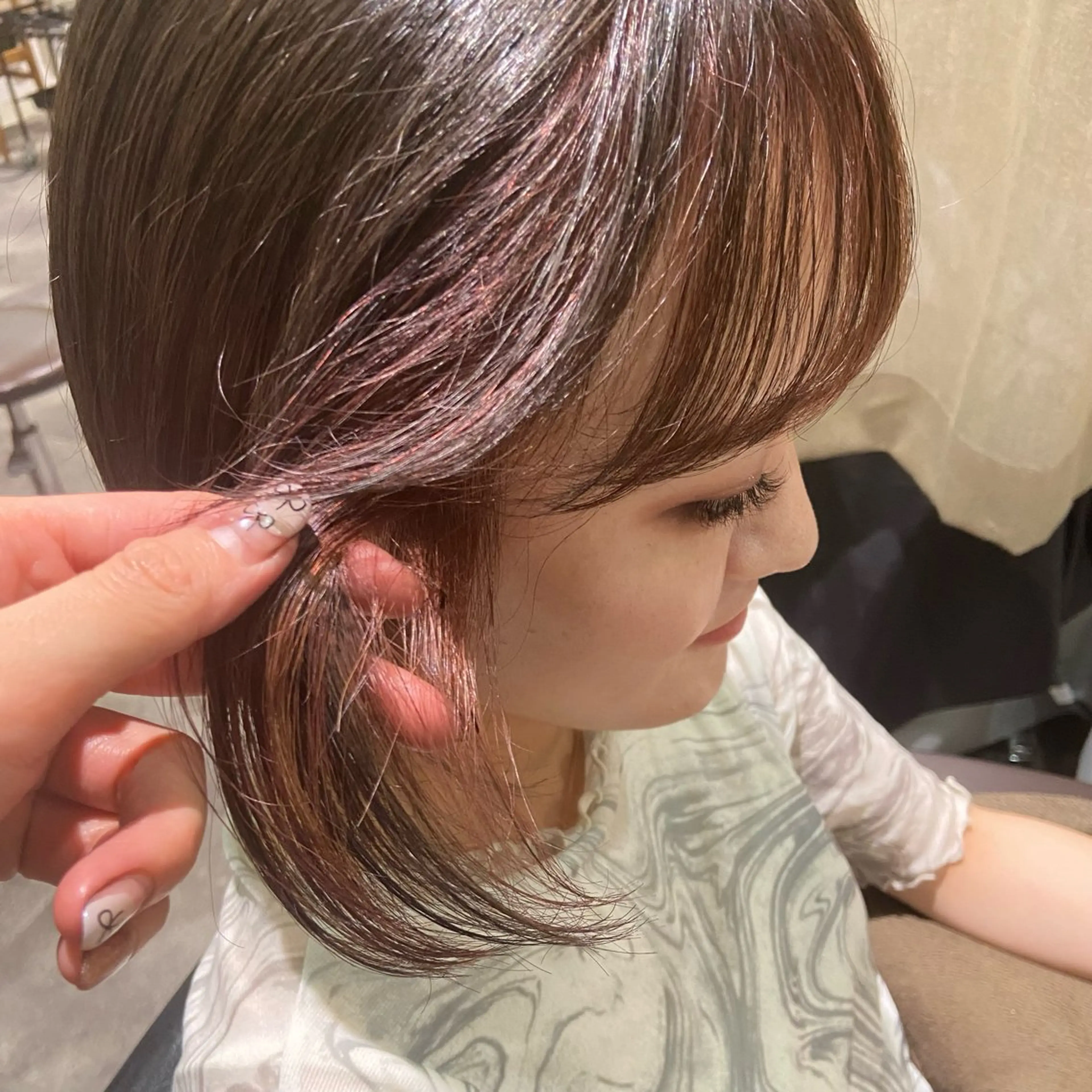 ショート ミストバング arisa/艶カラー /透明感カラーのヘアスタイル