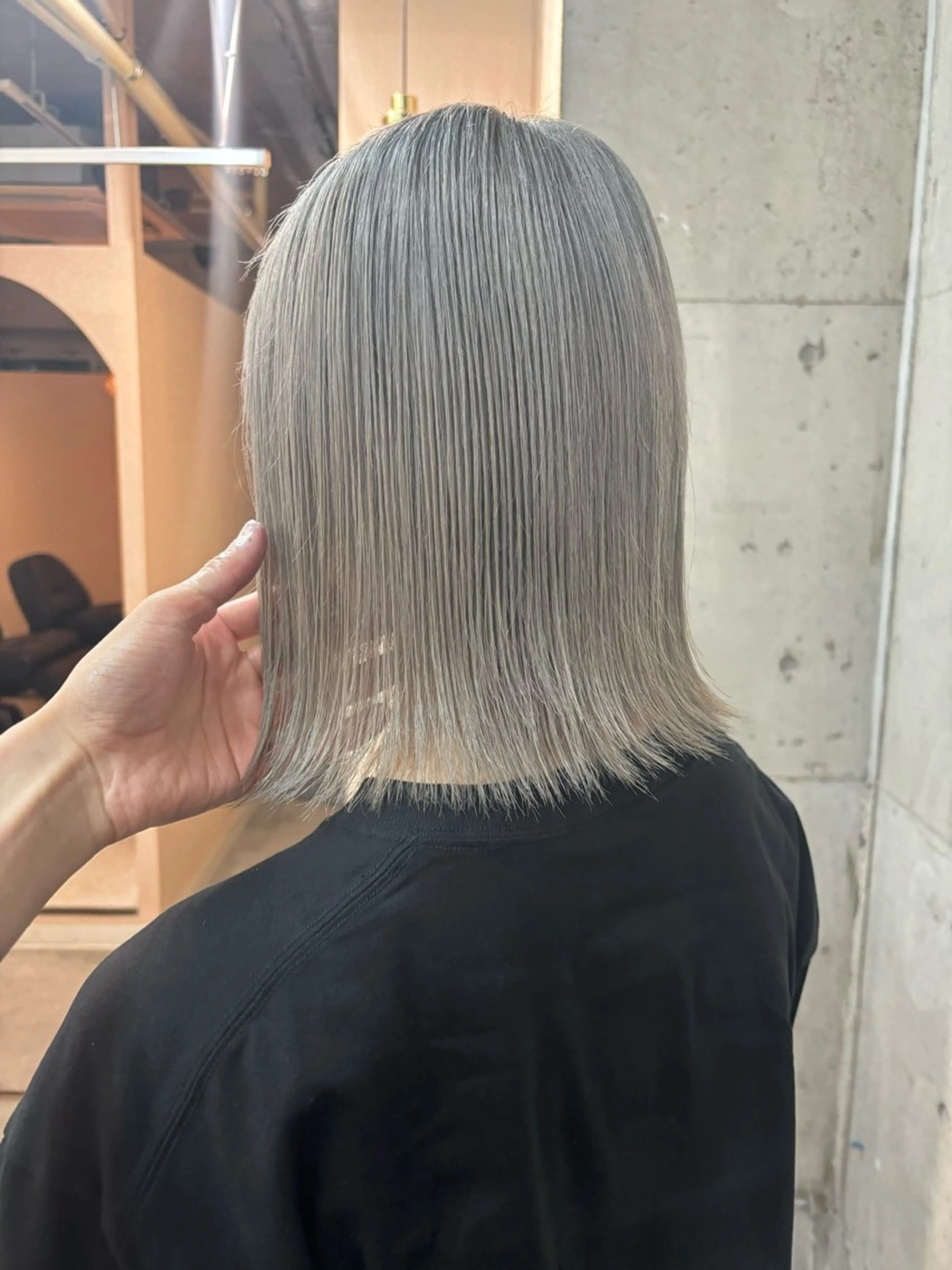 ミディアム カラー シルバー ホワイトシルバー ヘアカラー SHOTO ハイトー ン/ブロンドカラーのヘアスタイル