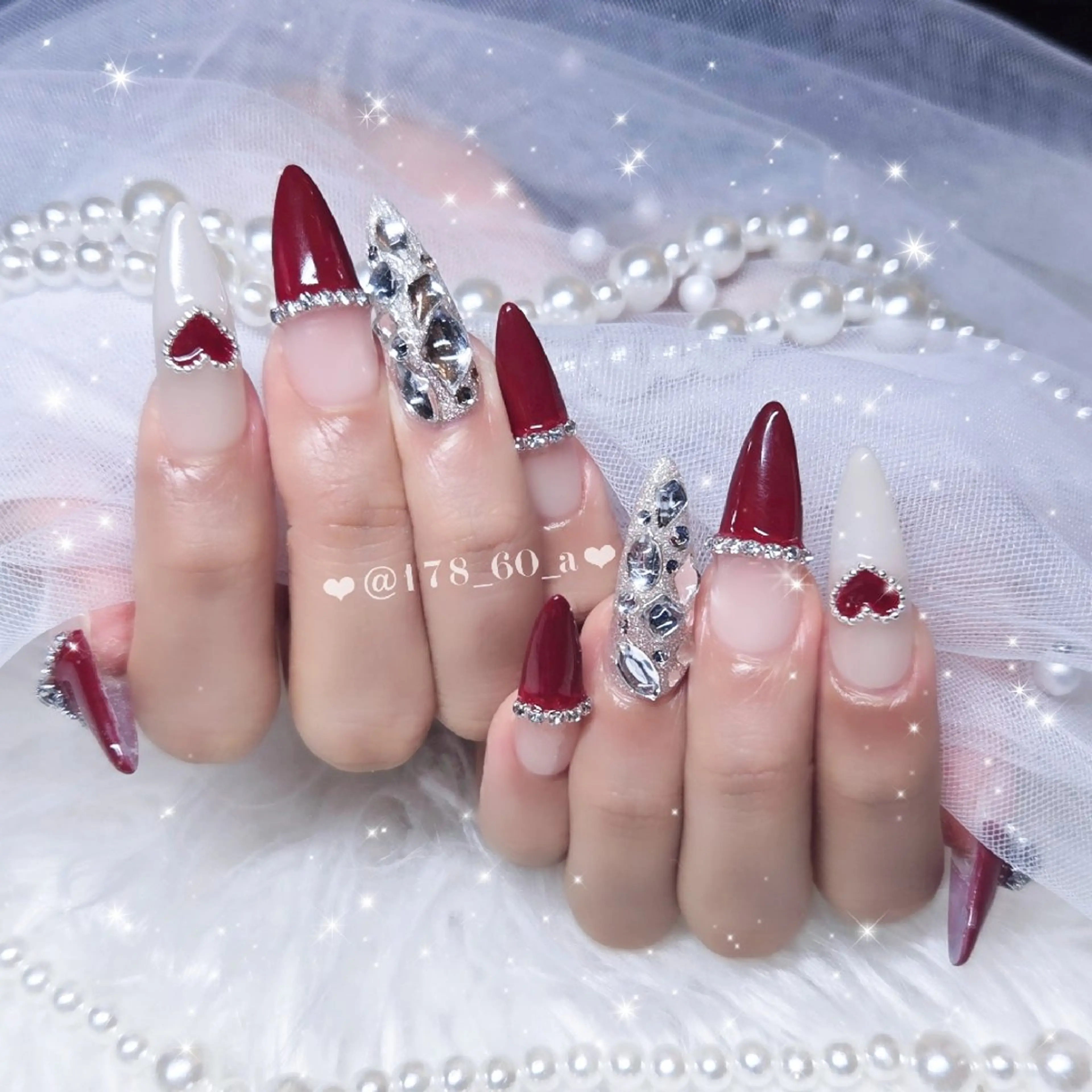 ネイル ガーリー ハート 赤色 スカルプネイル 冬ネイル ハンドネイル HAPPINAS🎀  れん🖤痛ネイルのネイルデザイン