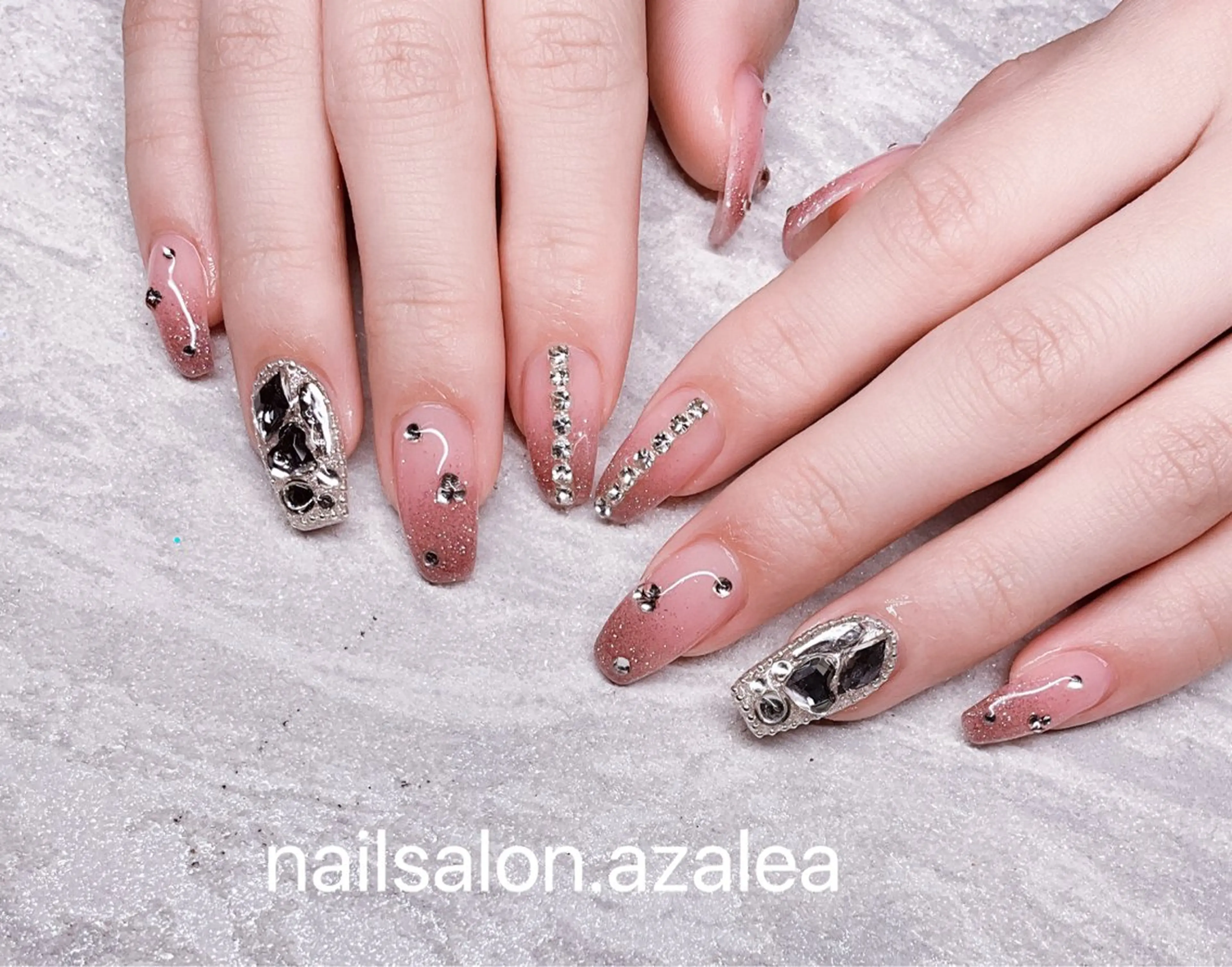 ネイル ハンドネイル R inのネイルデザイン