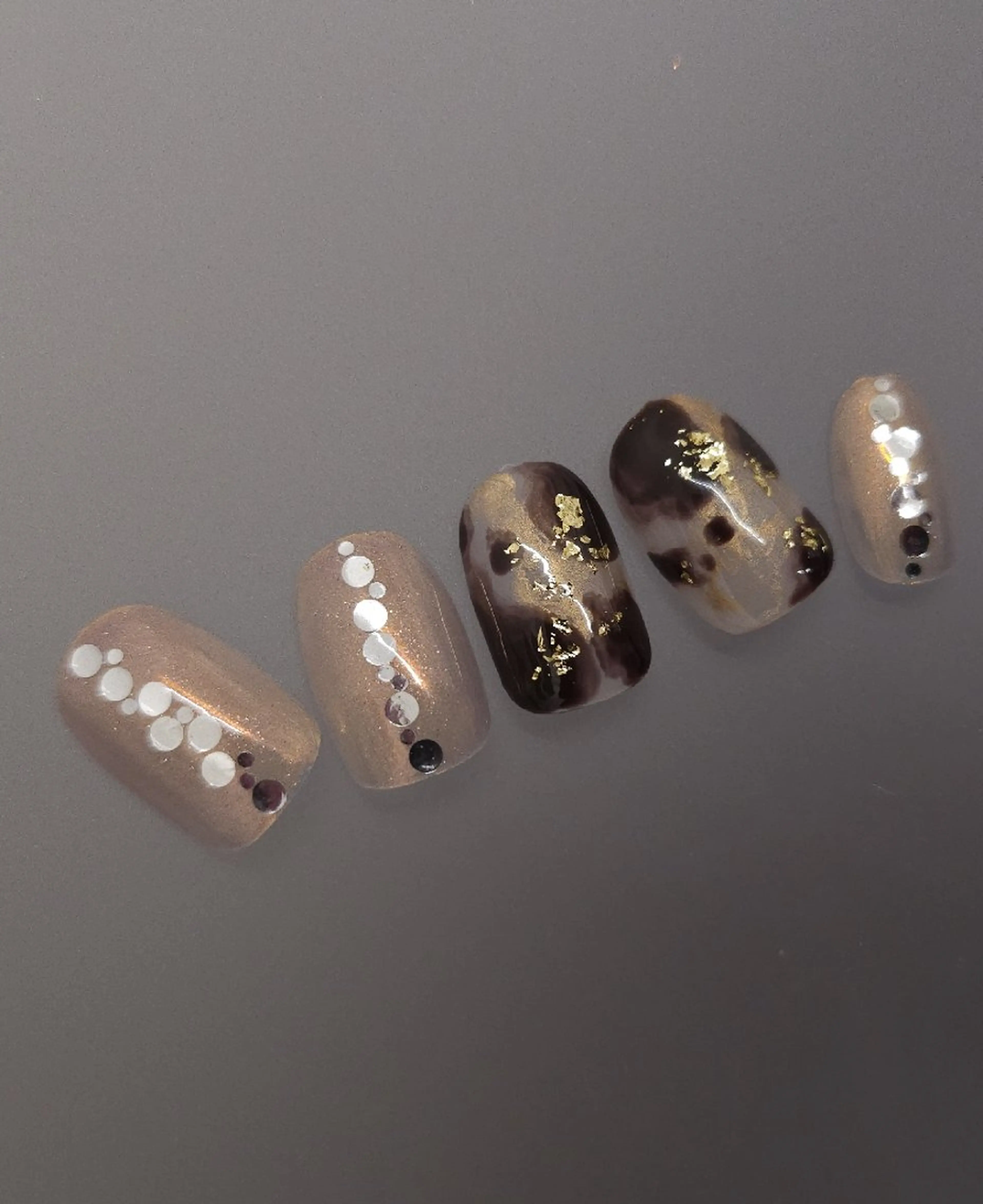 ネイル アニマル柄 ジェルネイル ニュアンスネイル パラジェル 冬ネイル puku nail 🌼kazu🌼のネイルデザイン