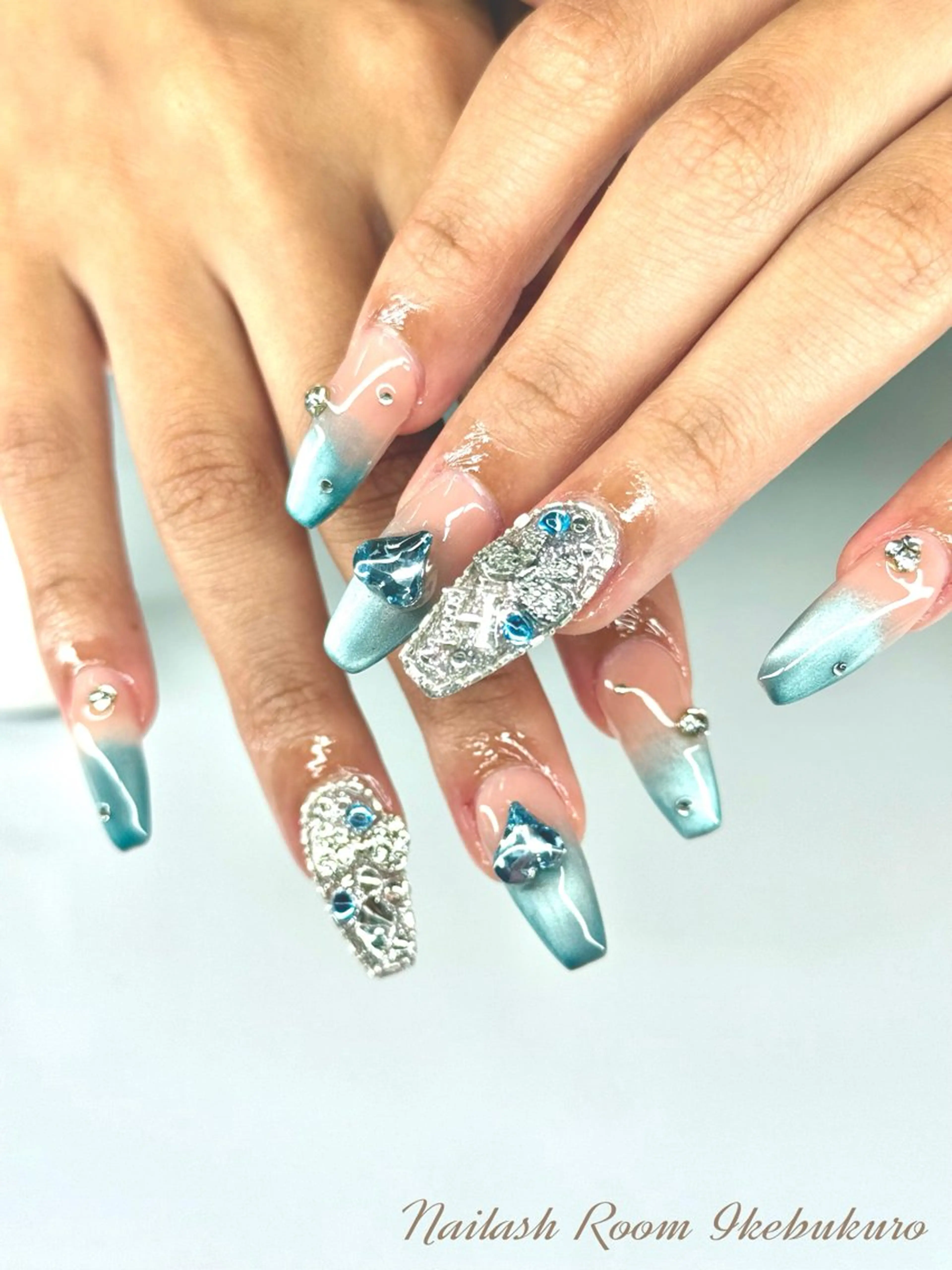 ネイル グラデーション 持ち込み ハンドネイル Nailash Room池袋店所属・nanase 🌞の眉毛・アイブロウイメージ