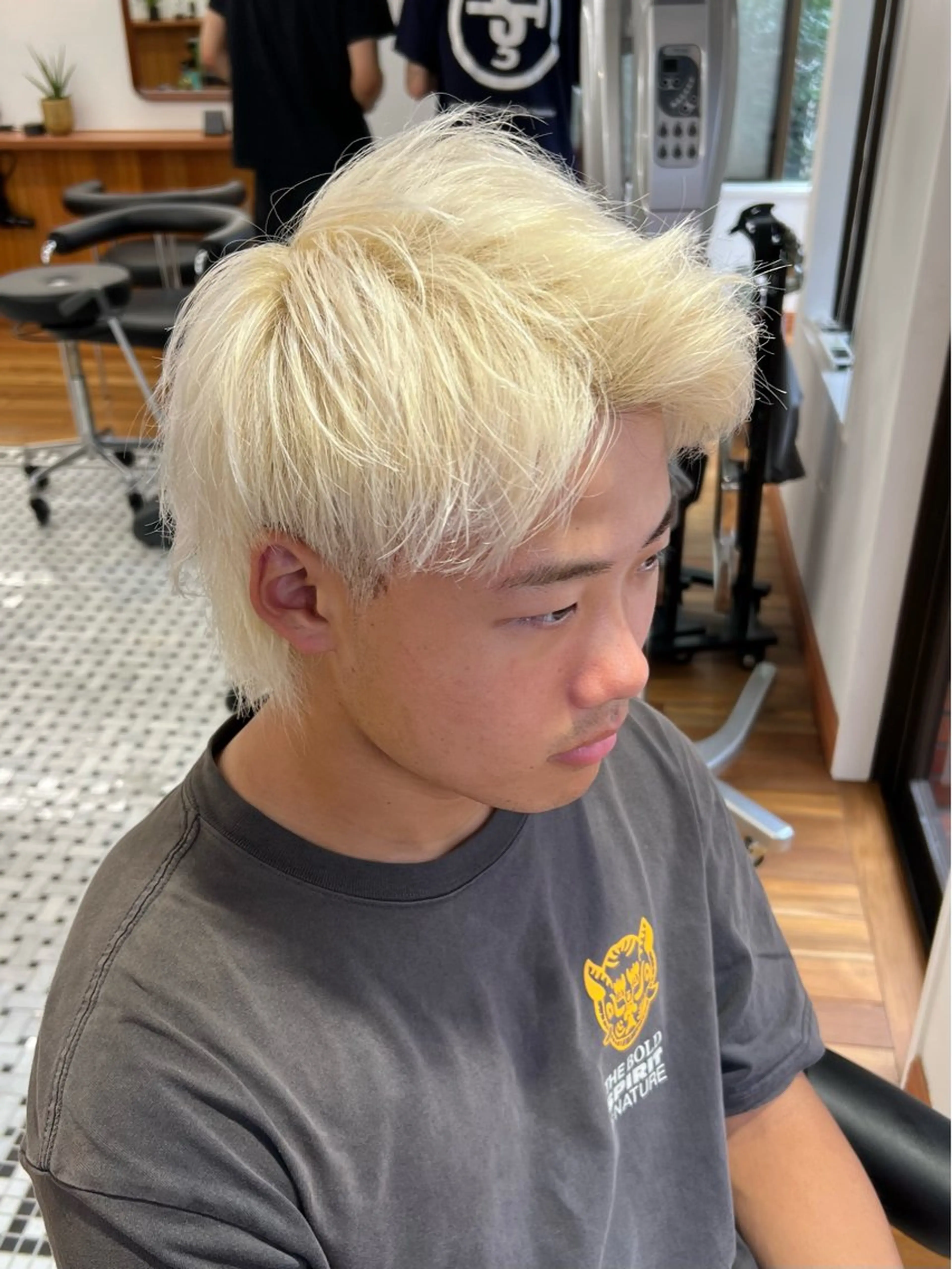 ミディアム カラー メンズ カット メンズカット✂️ スキンフェード伊藤陸のヘアスタイル