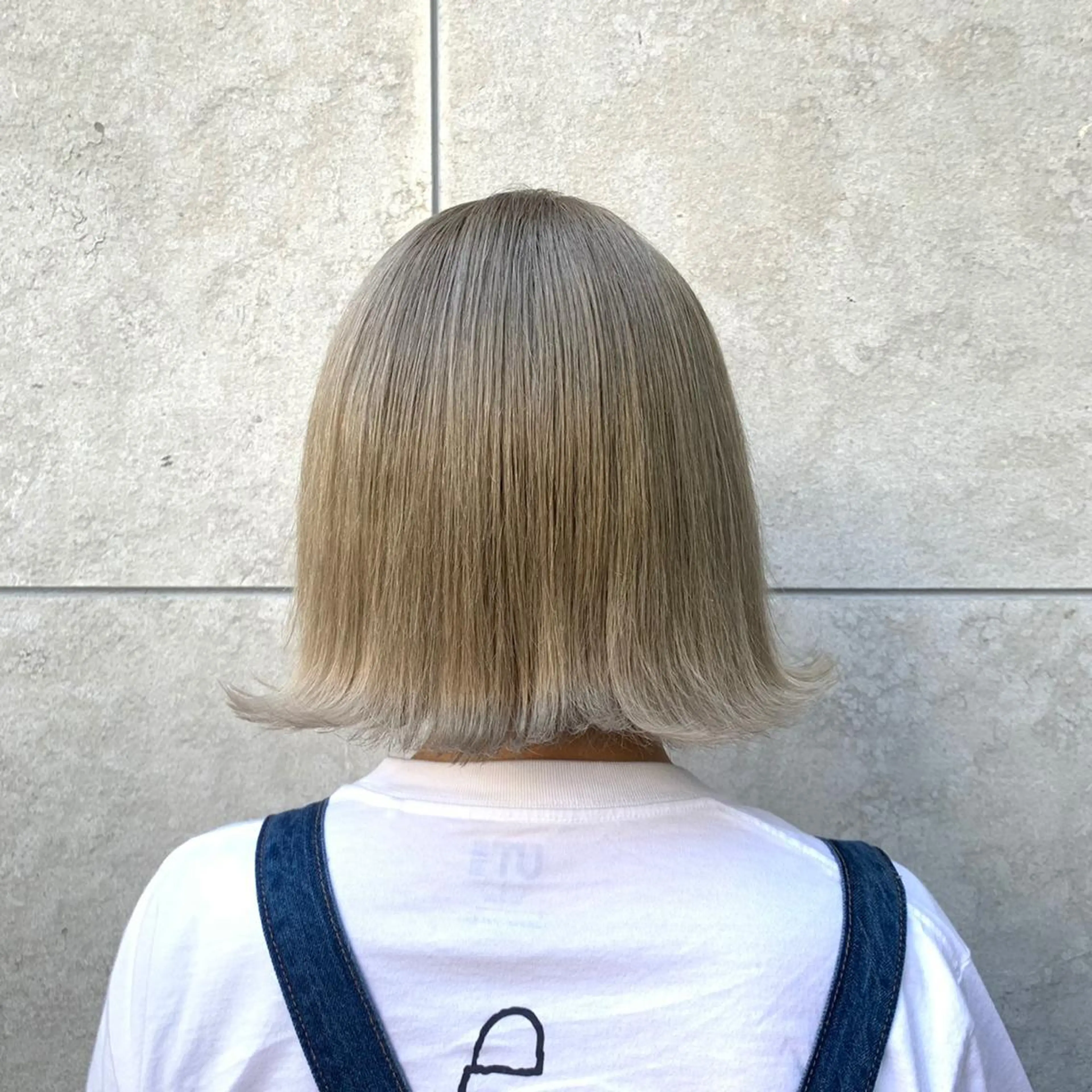 ミディアム カラー ブリーチ シルバー ヘアカラー トリートメント AIRI/難波/ ハイトーン/髪質改善のヘアスタイル