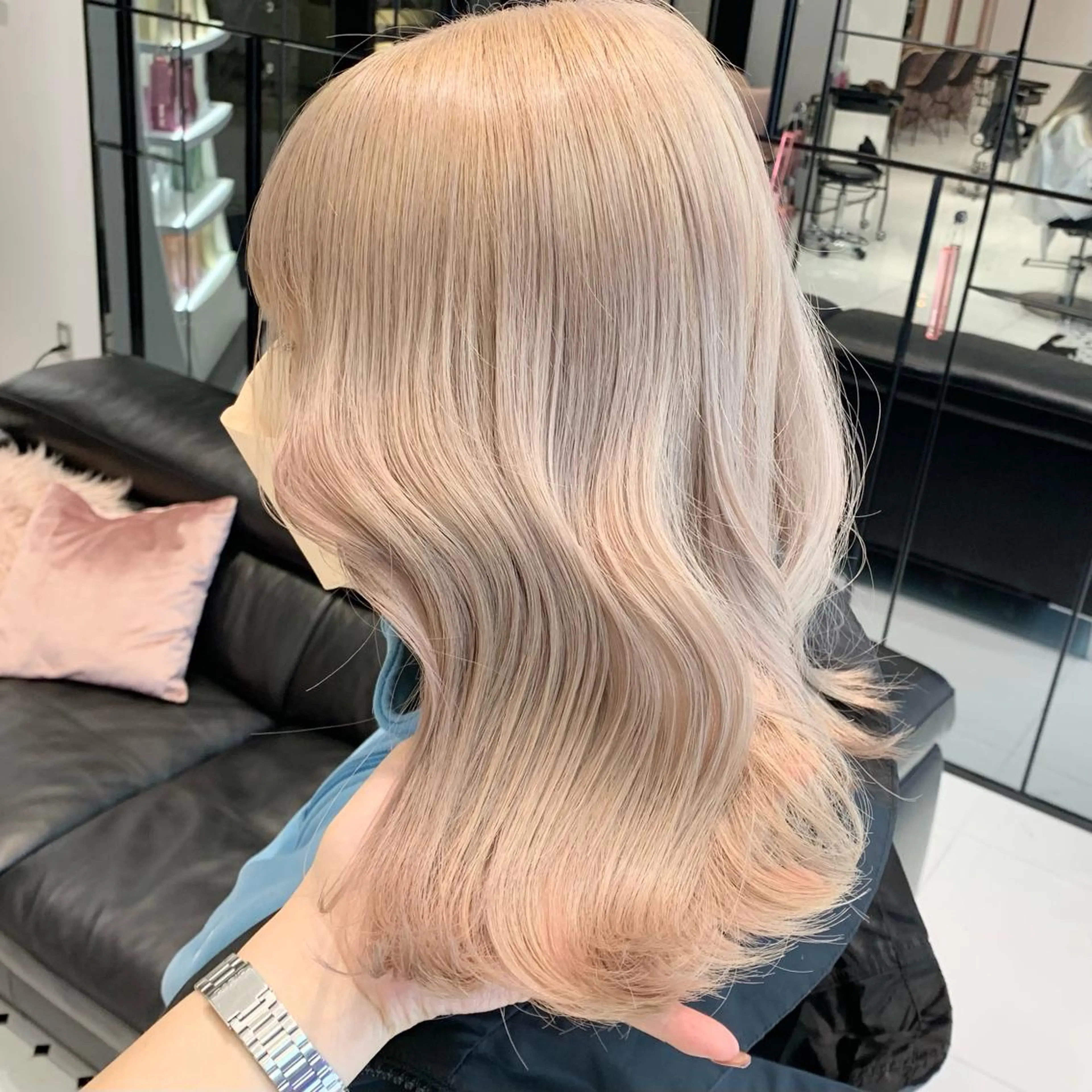 ミディアム カラー ブロンド ハッシュカット/ハイ トーン/MANAMIのヘアスタイル