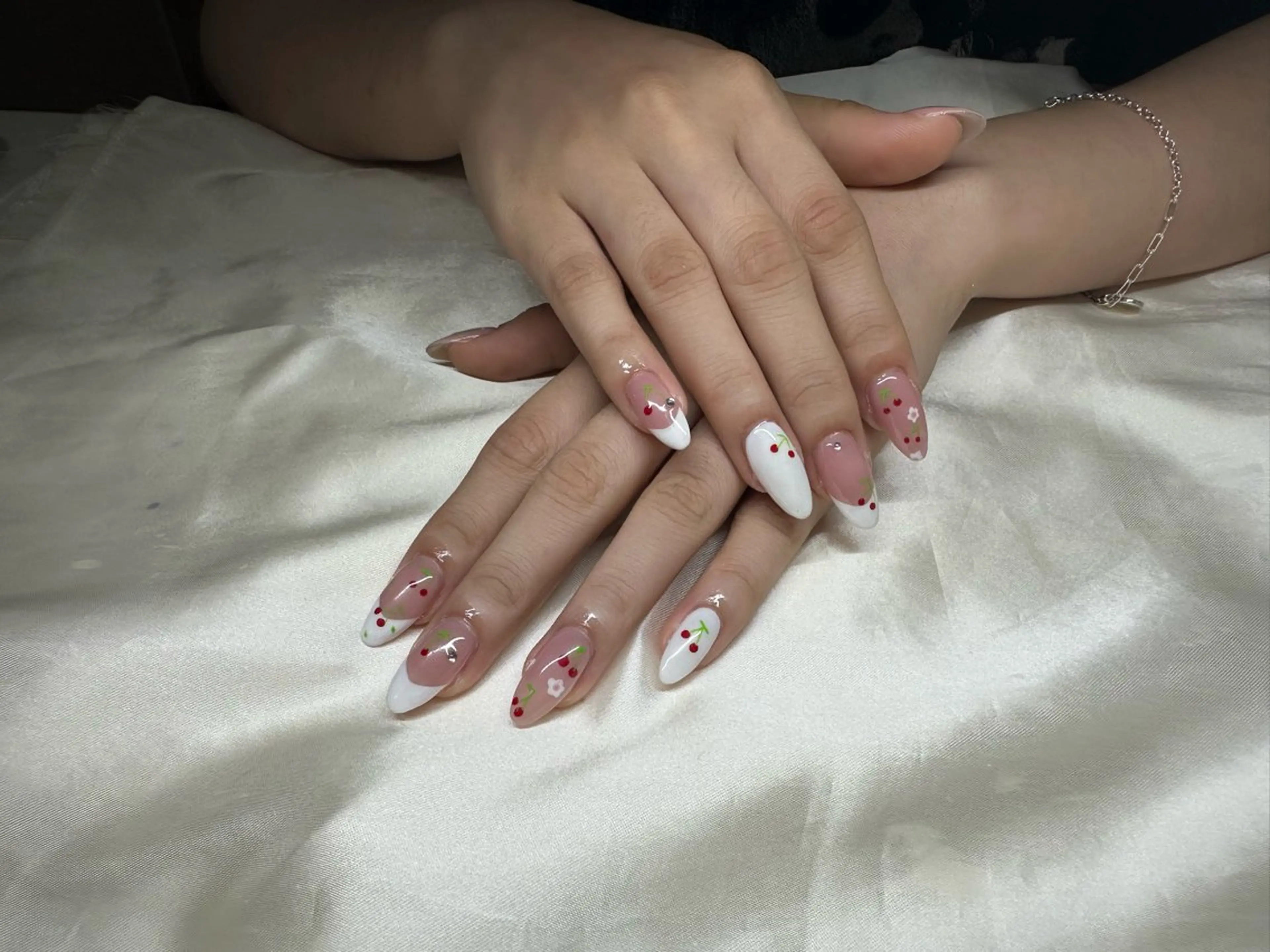 ネイル チークネイル グラデーション 韓国ネイル マグネットネイル マグネットワンカラー ハンドネイル RINN ANA.CHUOのネイルデザイン