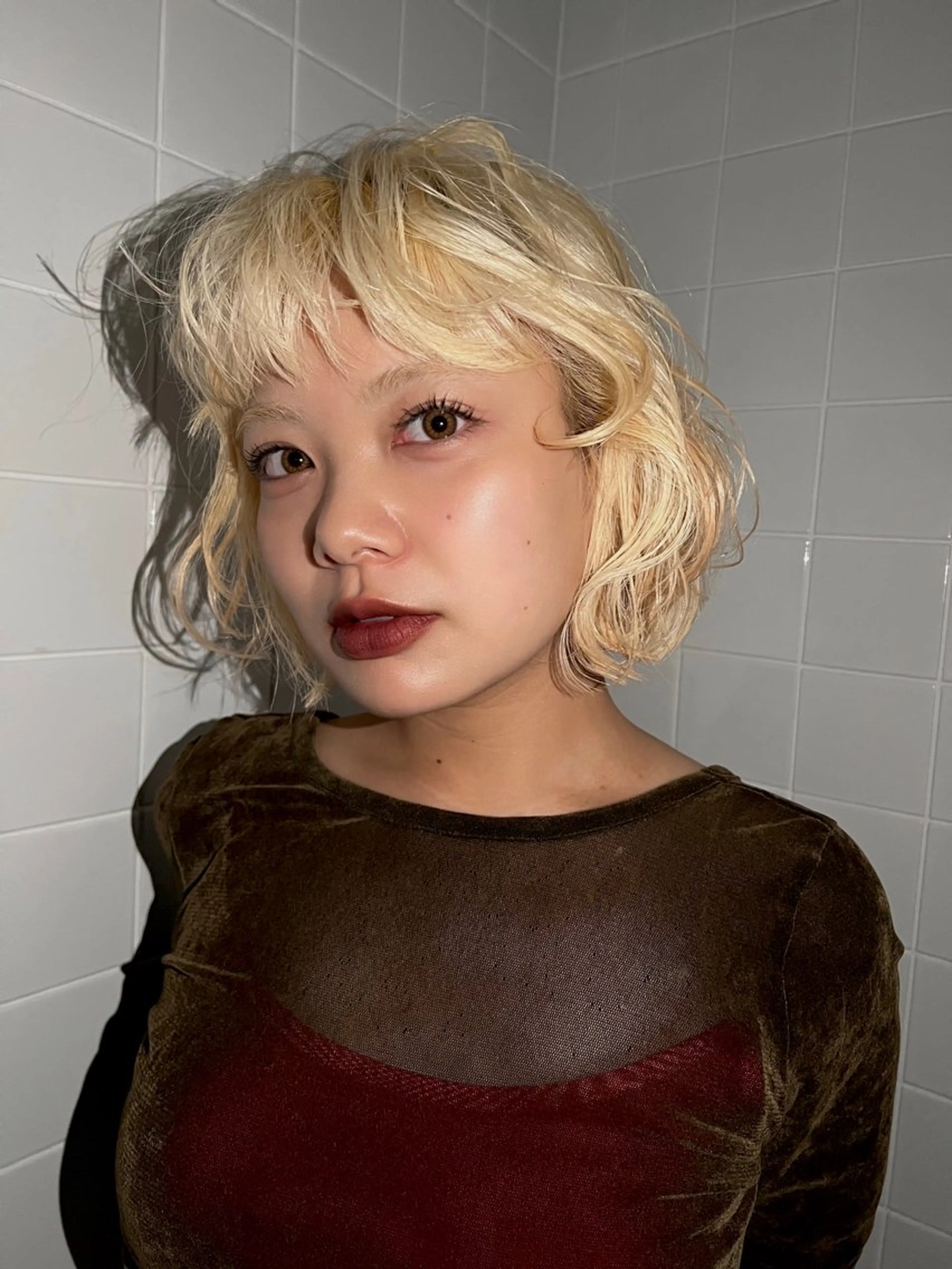 カラー AYU/ブリーチ/ レイヤーカットのヘアスタイル