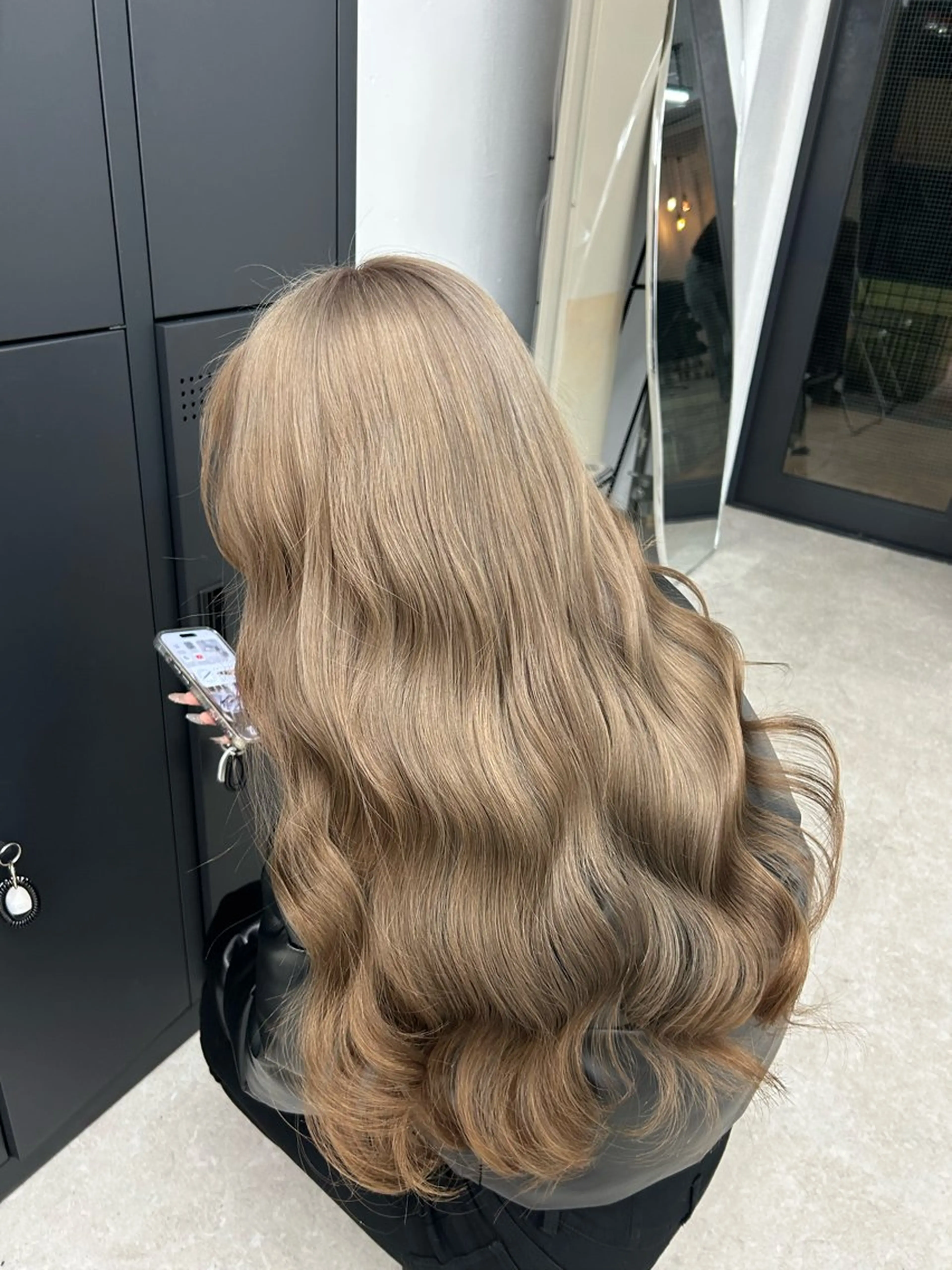 ロング カラー ブリーチ/ベージュ /レイヤー/ひよりのヘアスタイル