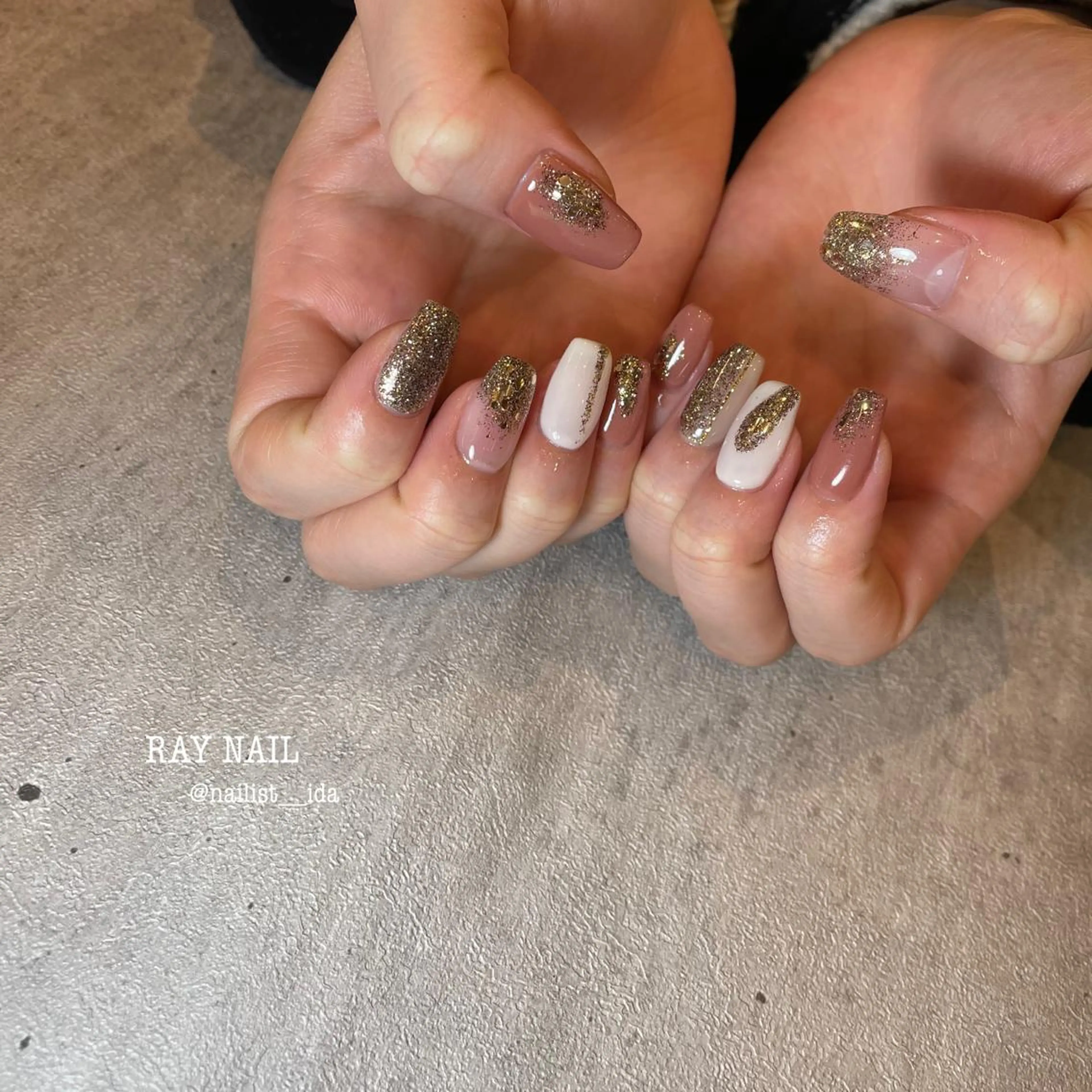 ネイル キラキラネイル ニュアンスネイル Arowa 伊田のネイルデザイン