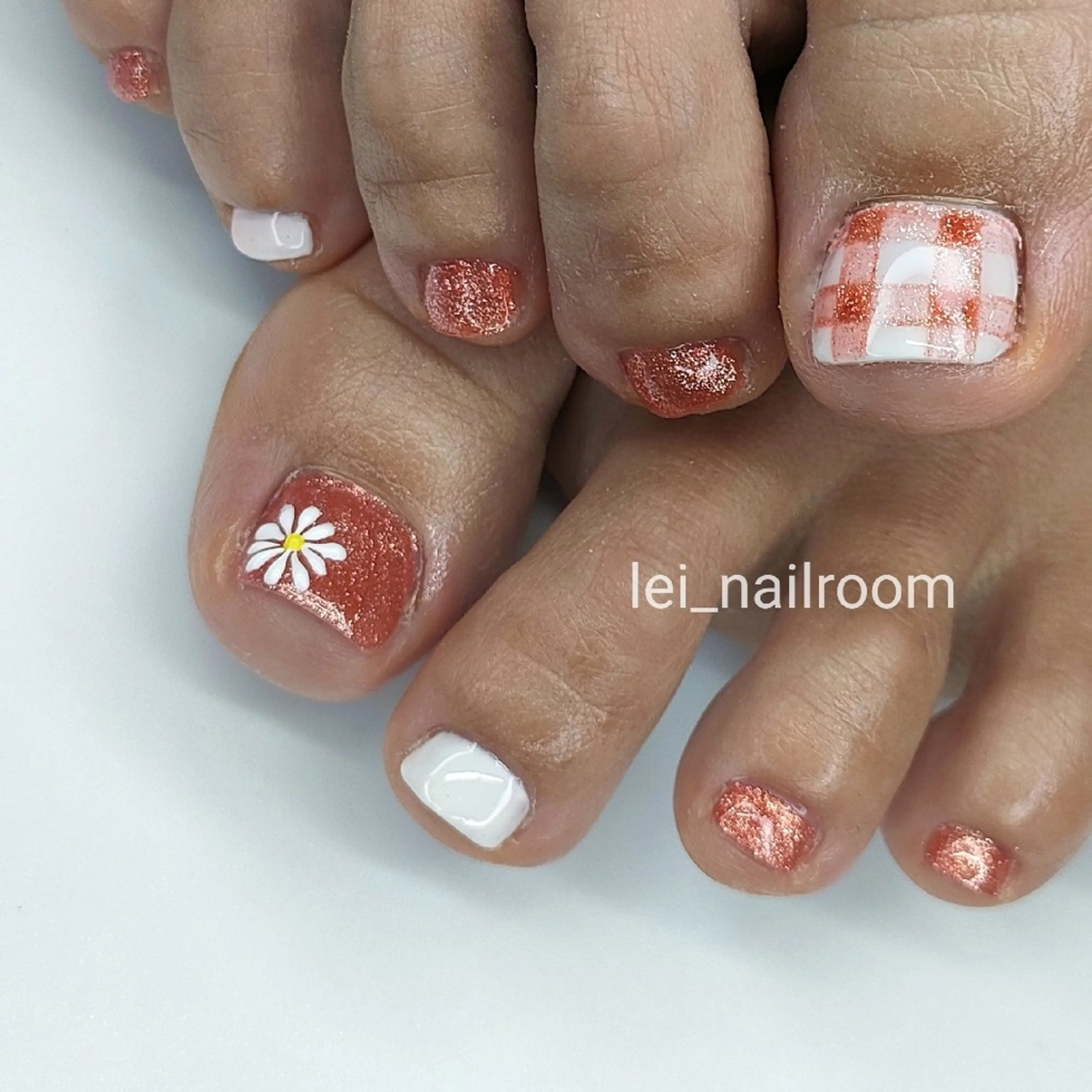 ネイル アートネイル フットネイル シンプルネイル フットネイル lei🌼 nailroomのネイルデザイン