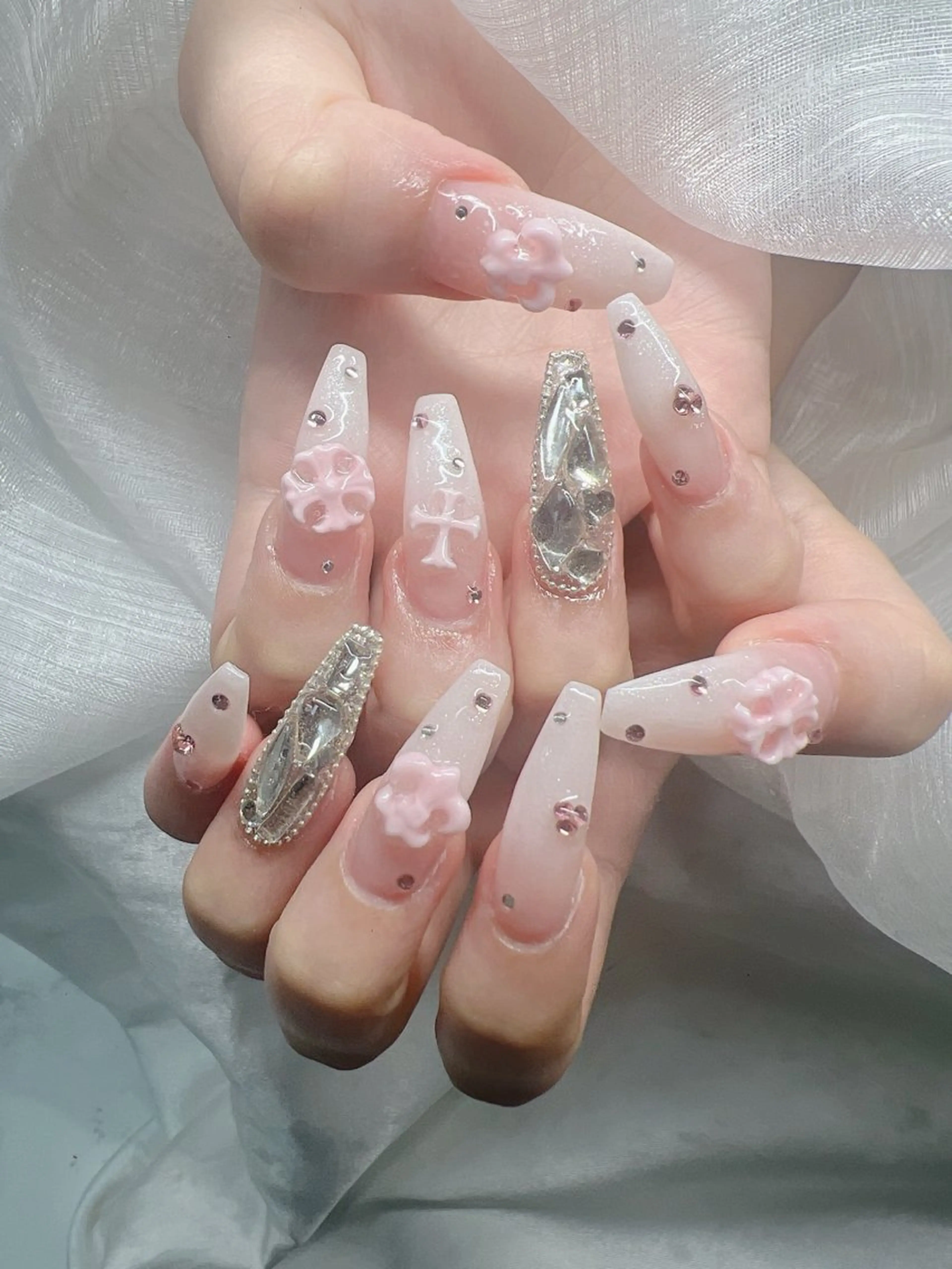 ネイル 長さ出し グラデーション 卒業式 キラキラネイル マグネットネイル ハンドネイル Lee Nailsのネイルデザイン