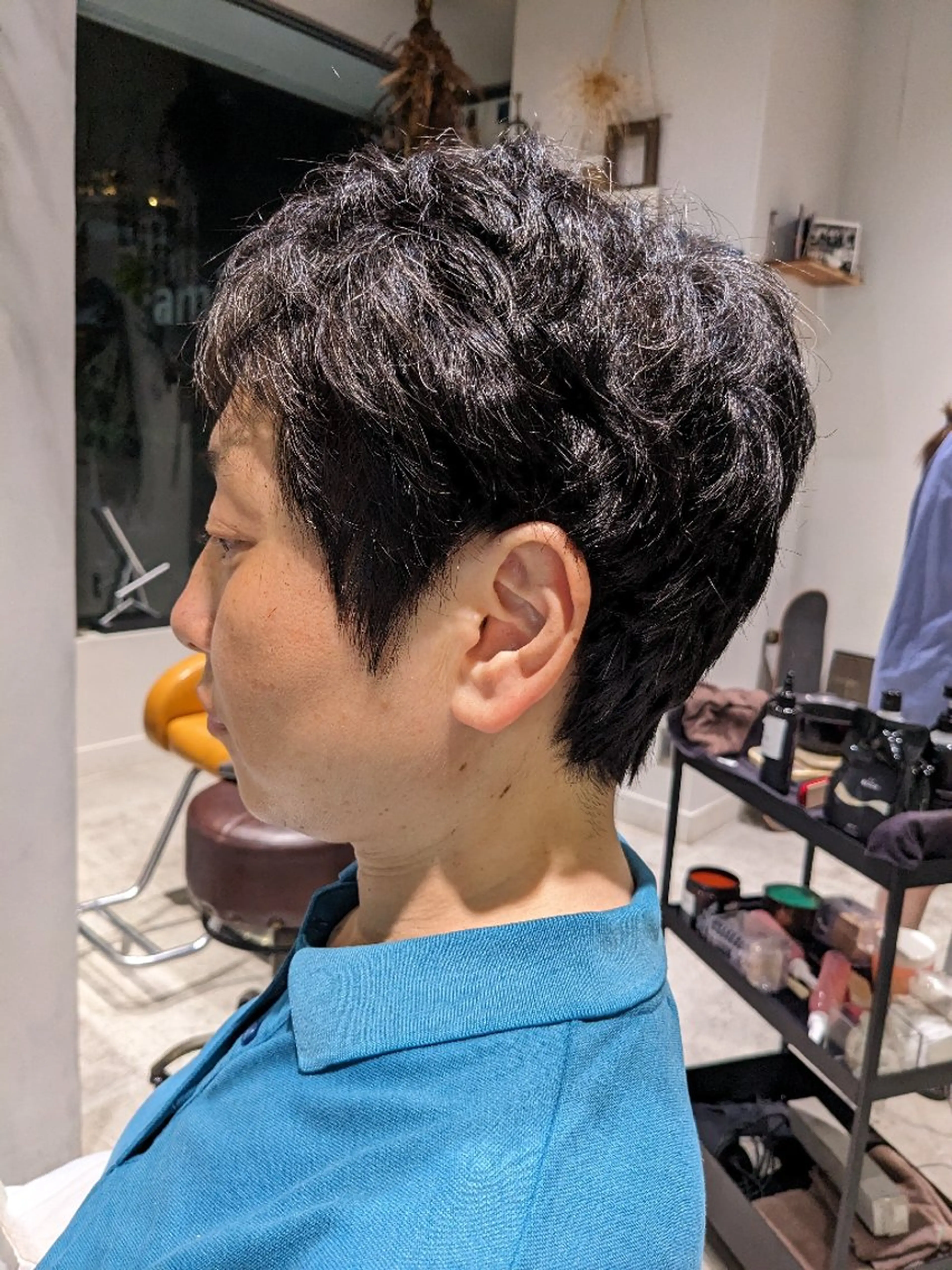 ショート over two  藤が丘のヘアスタイル