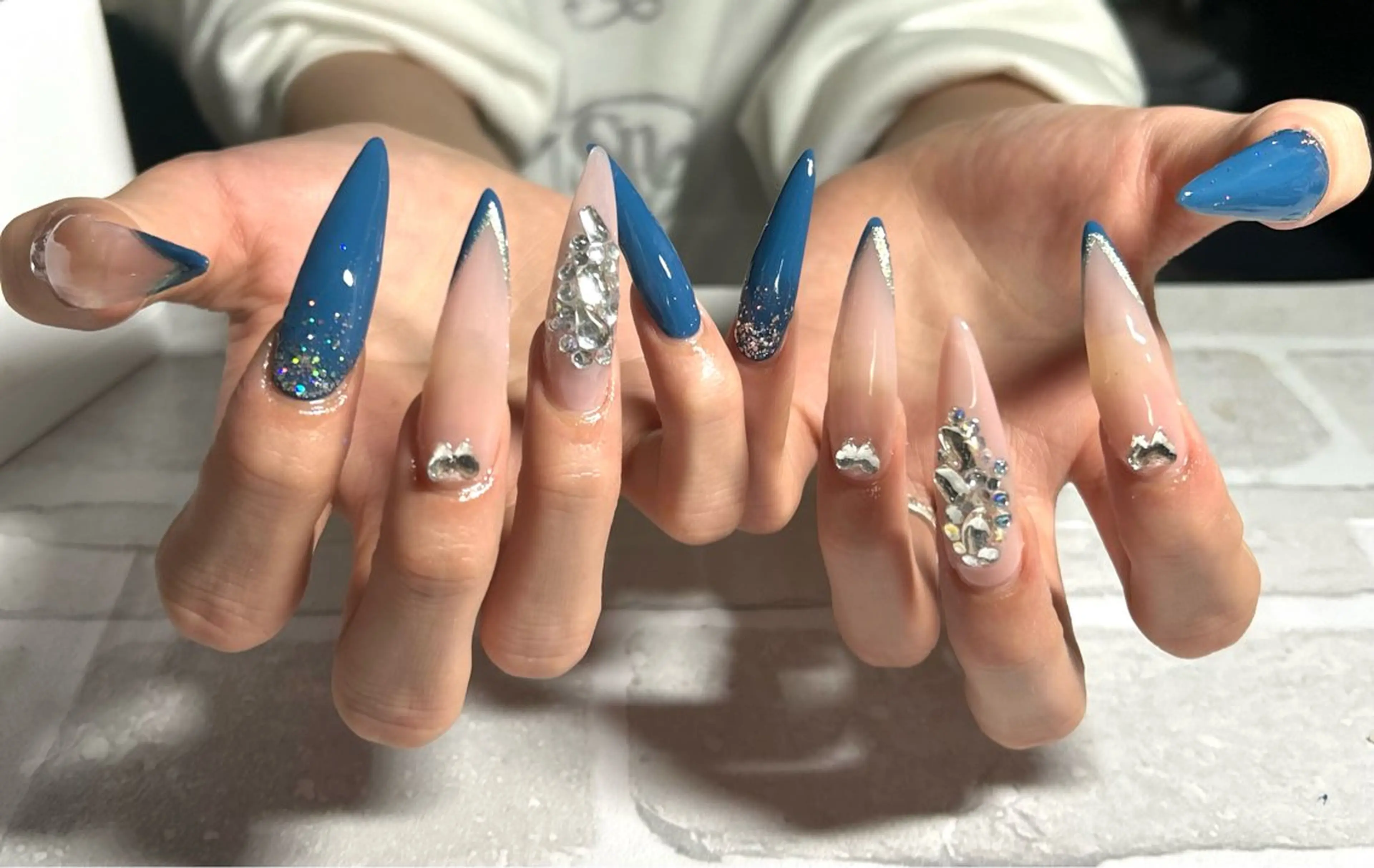 ロング ハンドネイル 2DY NAIL SALONのネイルデザイン