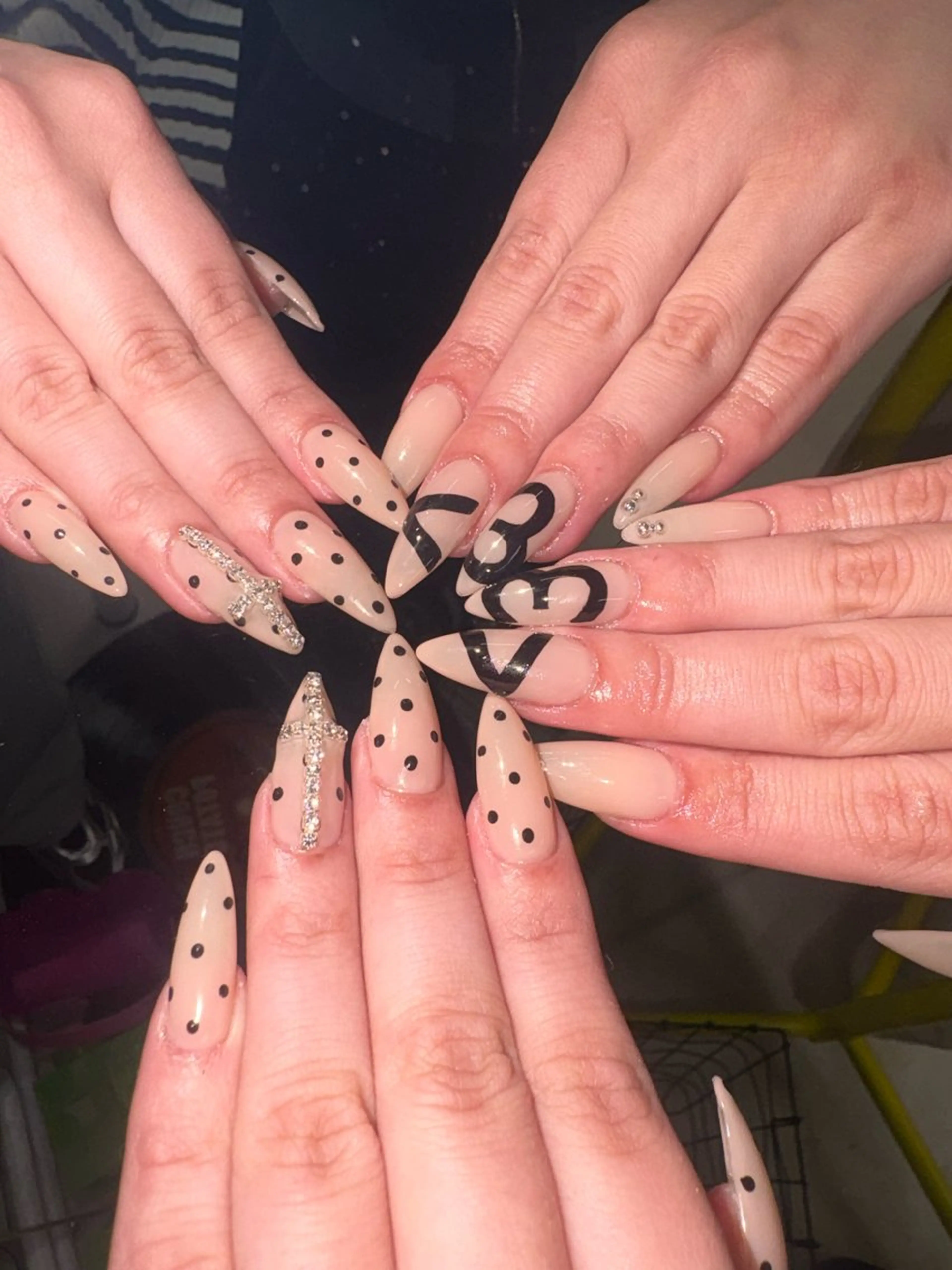 ネイル ハート ハンドネイル 33nail✴️栄 スミレ❇️Gel-xのネイルデザイン