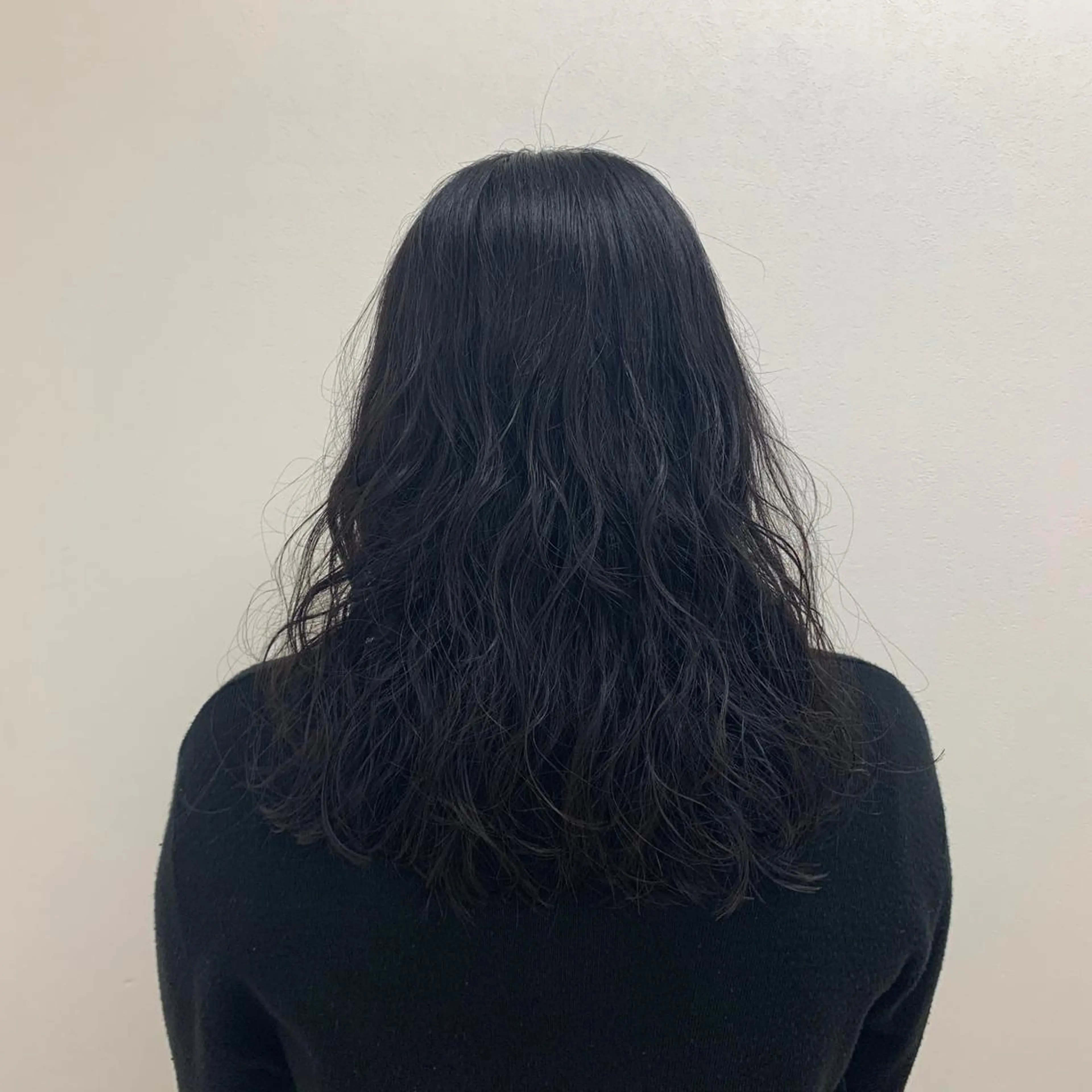 セミロング パーマ 遊佐 瑞紀のヘアスタイル