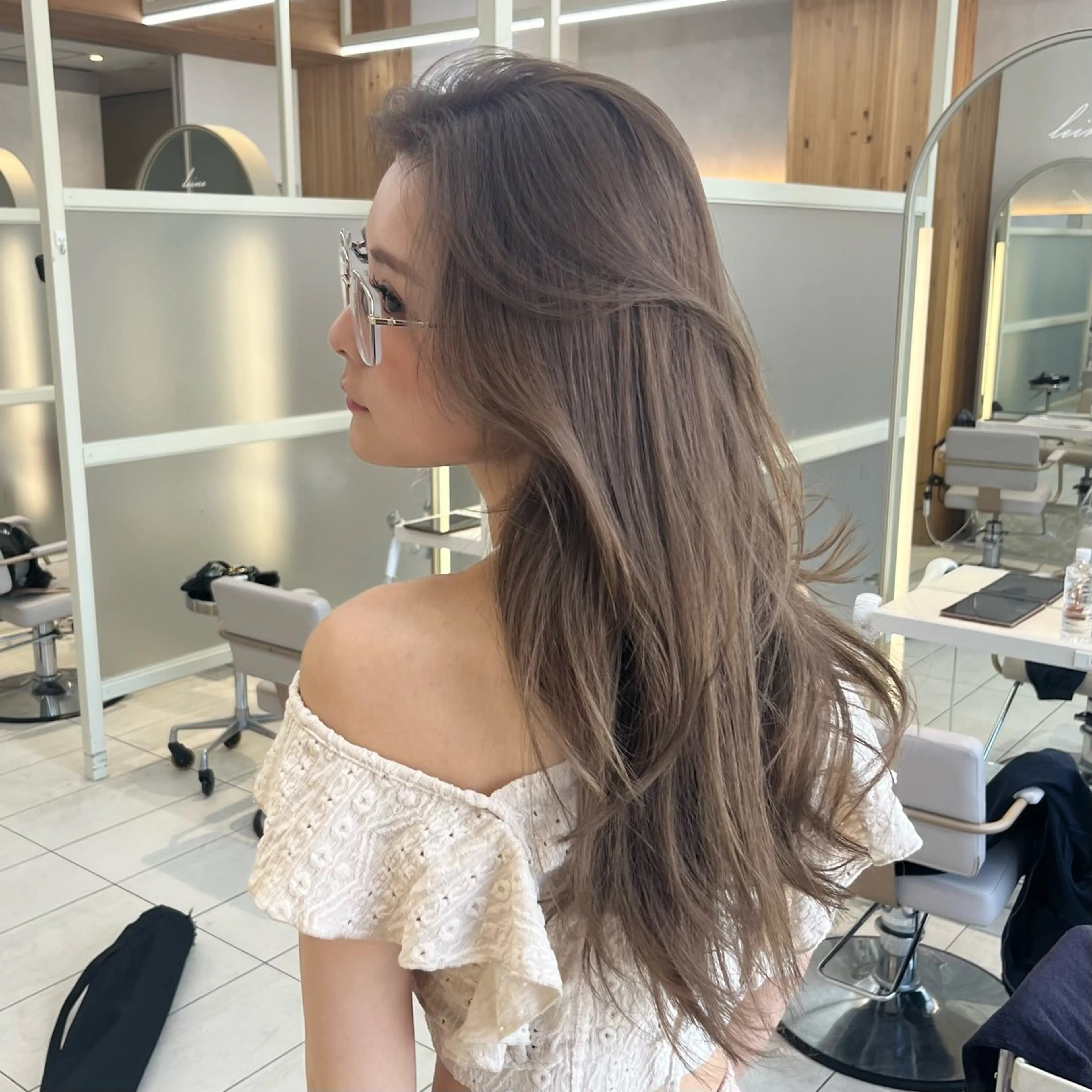 ロング カラー 似合わせレイヤー/ 透明感カラーのヘアスタイル