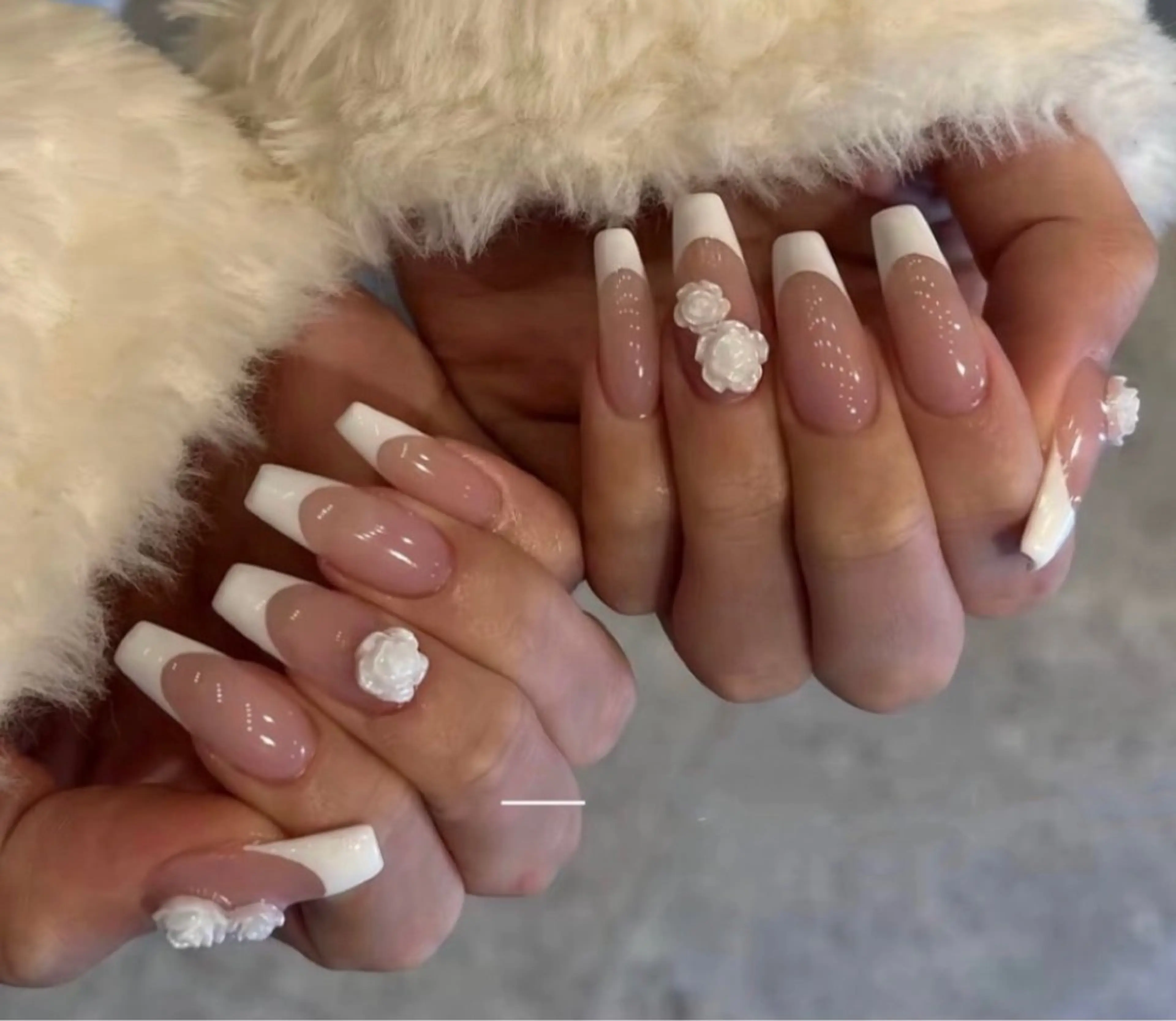 🎀🉐チッブ長さ出し+パ-ツ２個🎀🉐フレンチ🎀🉐ワンホンネイル🎀🉐ケア込みの写真