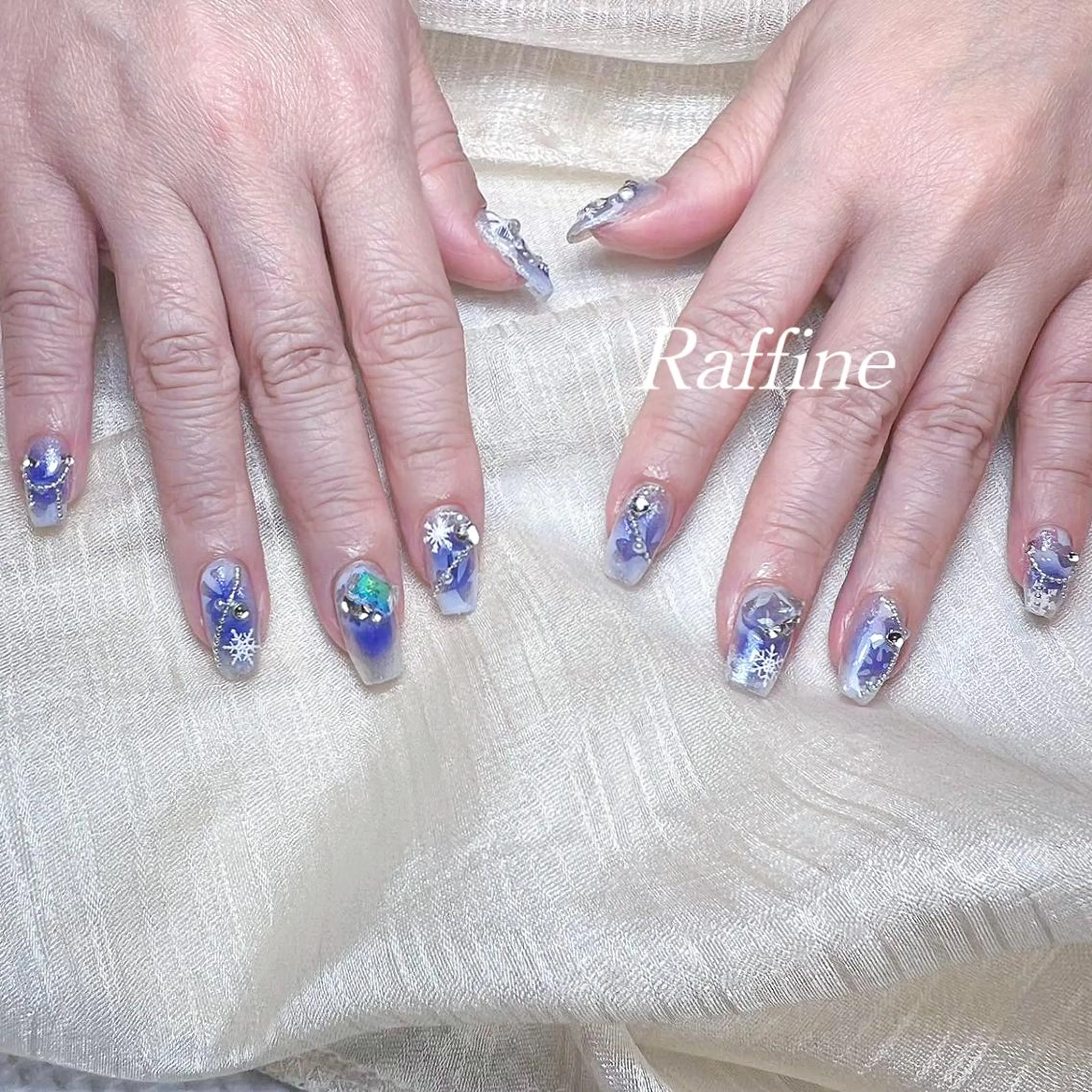 ネイル RAFFINE haru🦋🩵のネイルデザイン