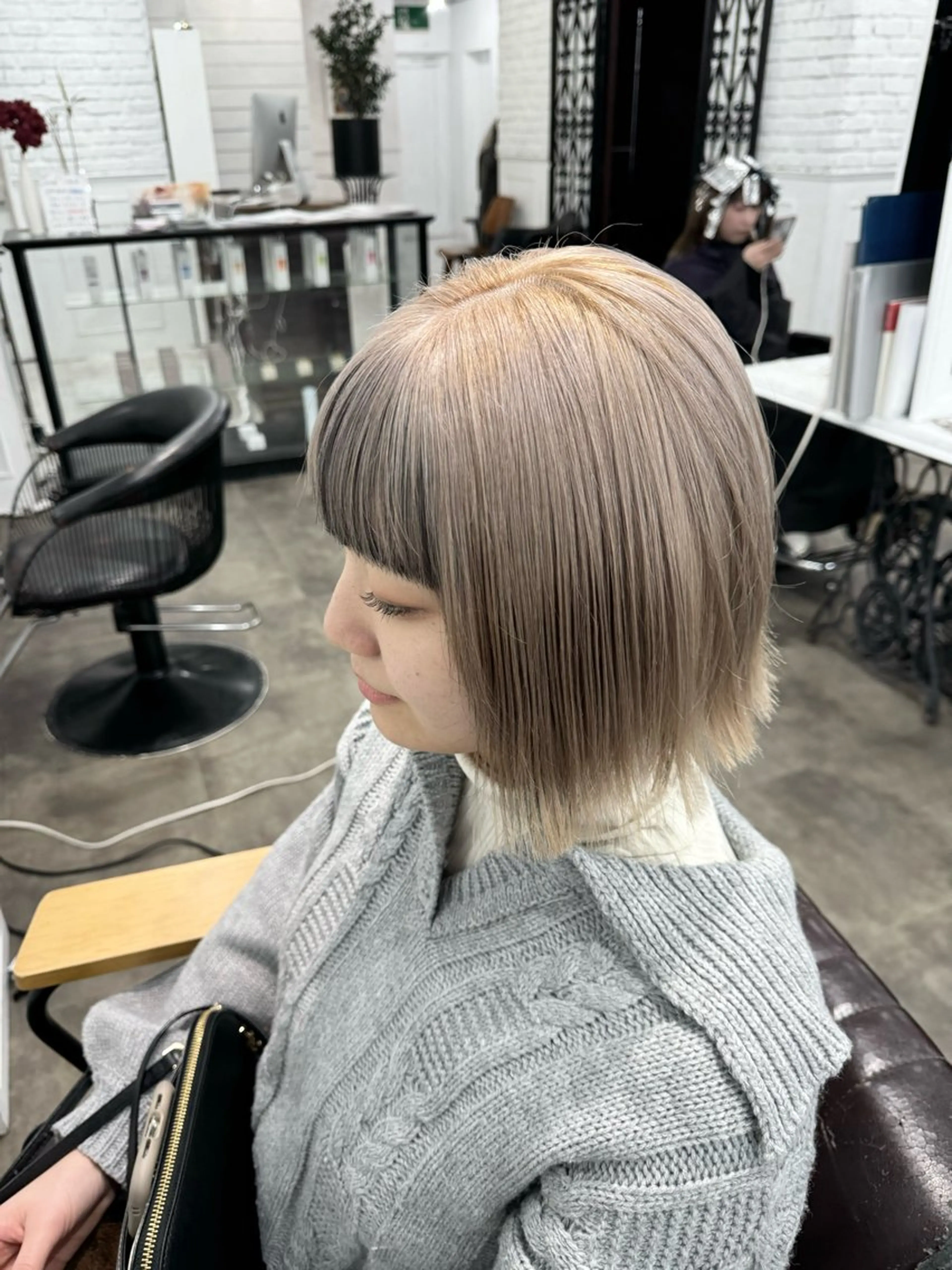 ショート カラー バレイヤージュ ミストバング ベージュカラー ブリーチ 抜きっぱなしブロンド 札幌ブリーチカラー/ ダブルカラー/ドイのヘアスタイル